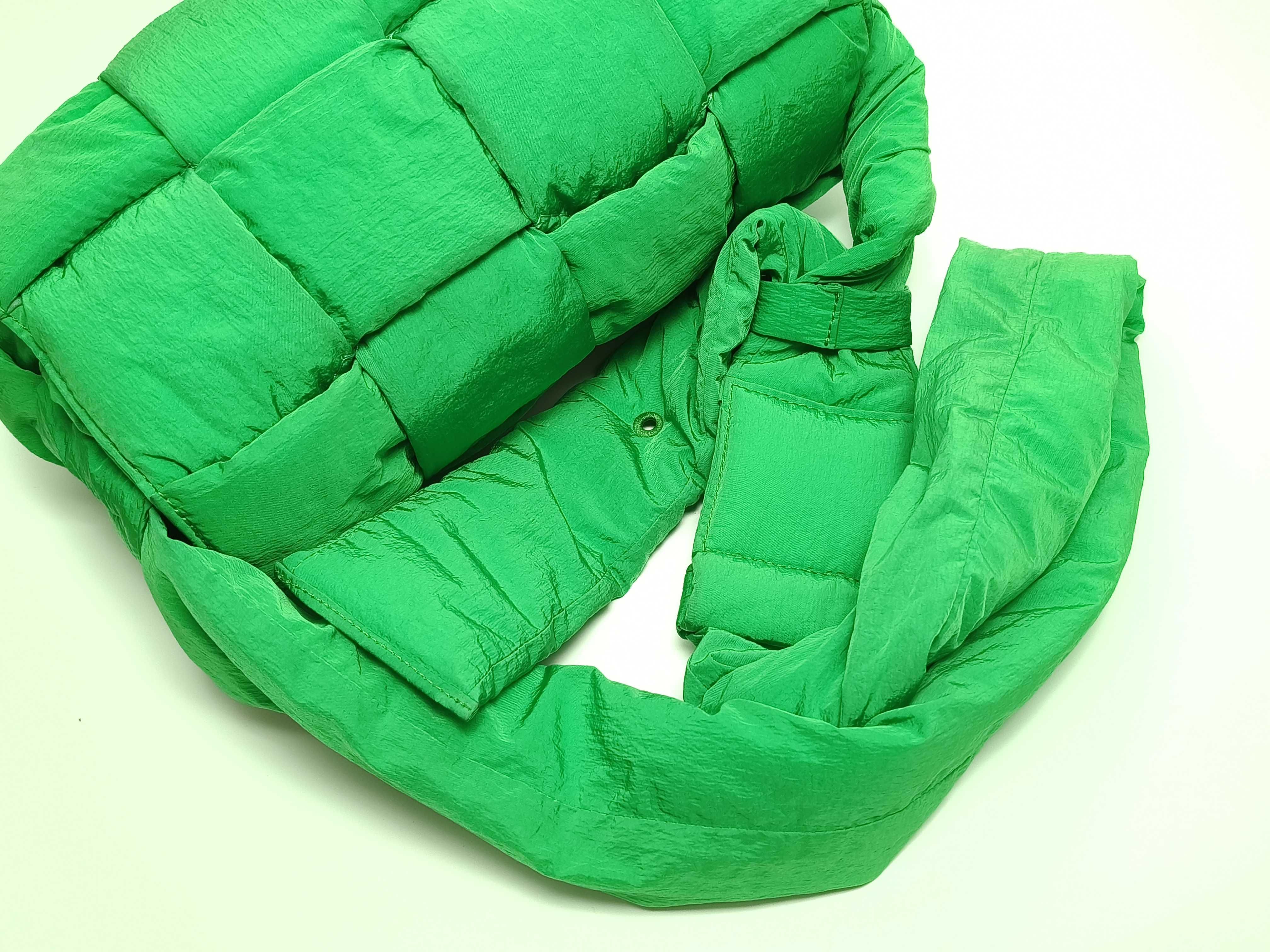 Intrecciato Maxi Intrecciato Padded Tech Cassette Nylon Body Bag Green Shoulder Bag — view 3