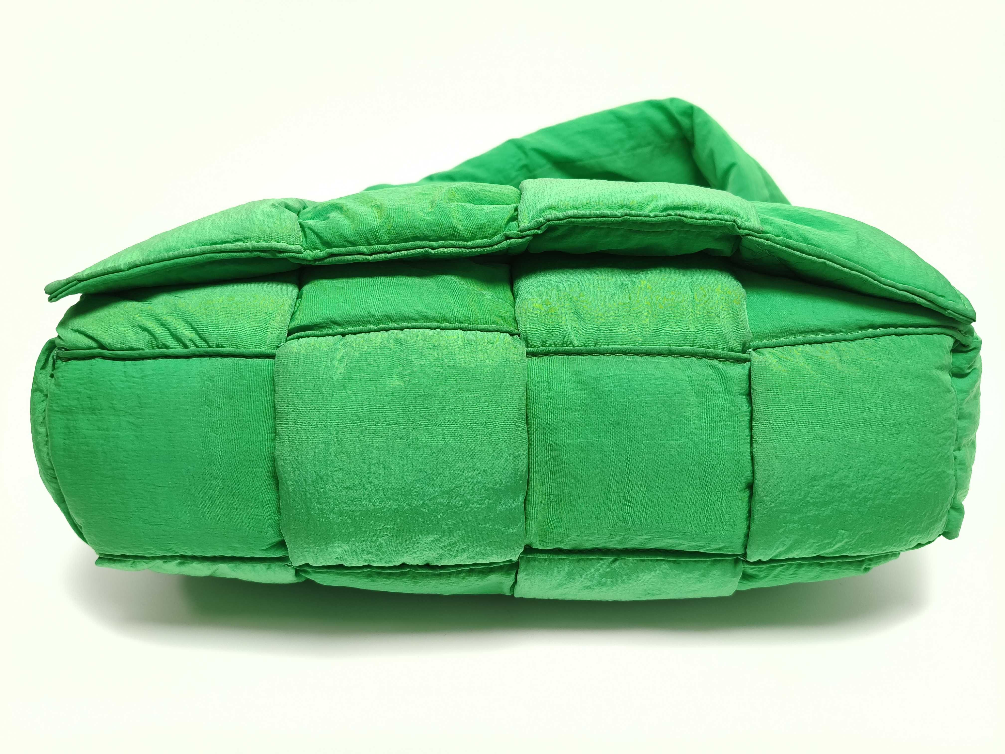 Intrecciato Maxi Intrecciato Padded Tech Cassette Nylon Body Bag Green Shoulder Bag — view 7