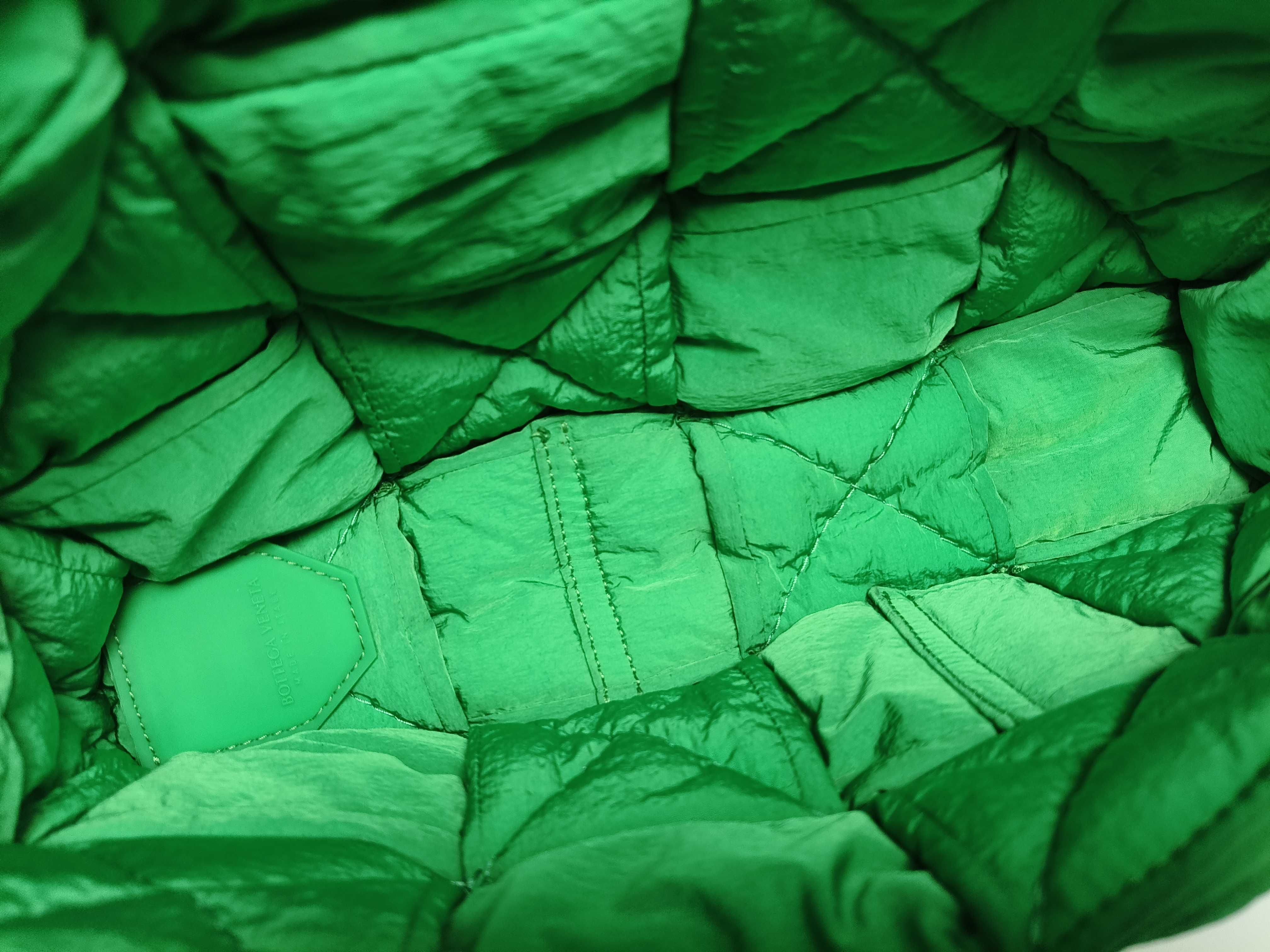 Intrecciato Maxi Intrecciato Padded Tech Cassette Nylon Body Bag Green Shoulder Bag — view 10