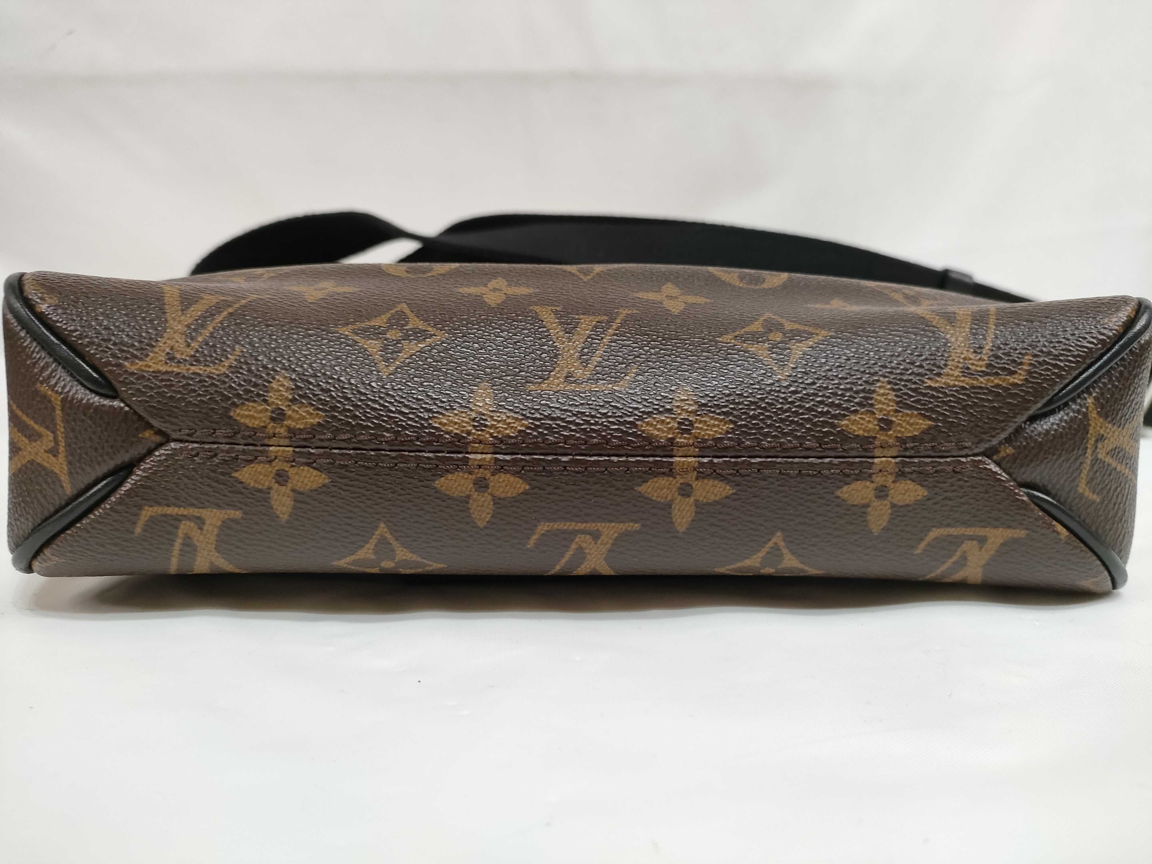 Monogram Macassar District PM M40935 FL0185 Shoulder Bag — view 5