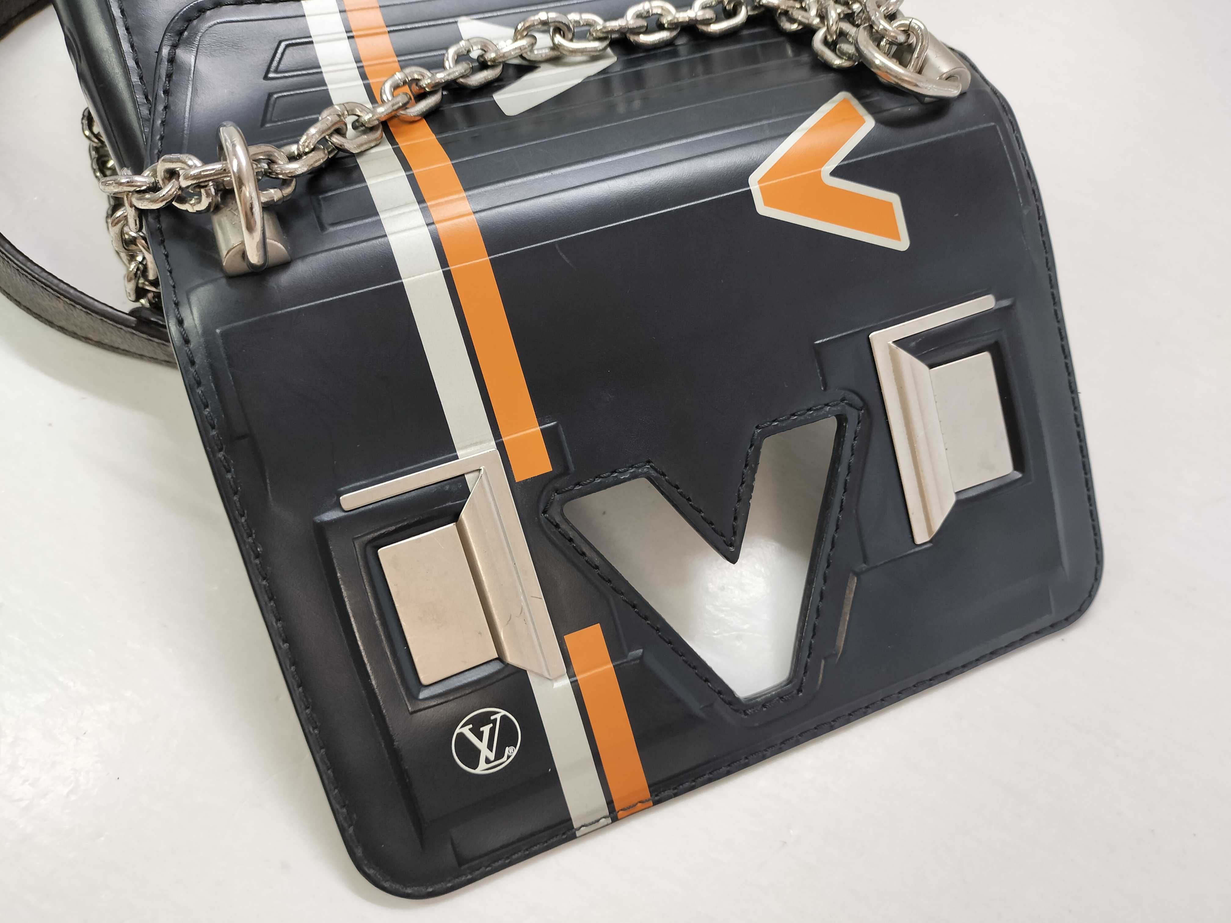 Twist Chain Shoulder Bag — view 13