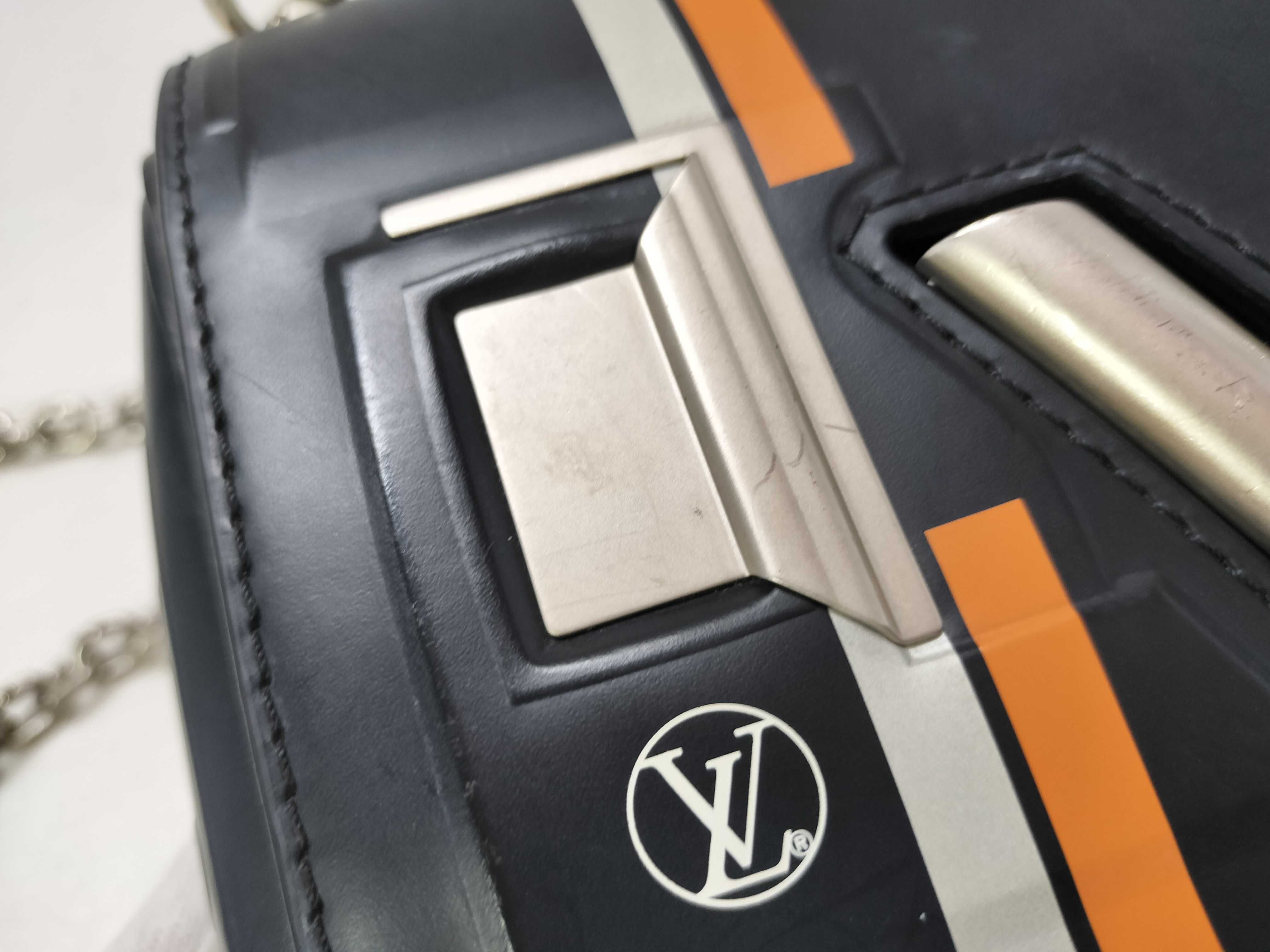 Twist Chain Shoulder Bag — view 15