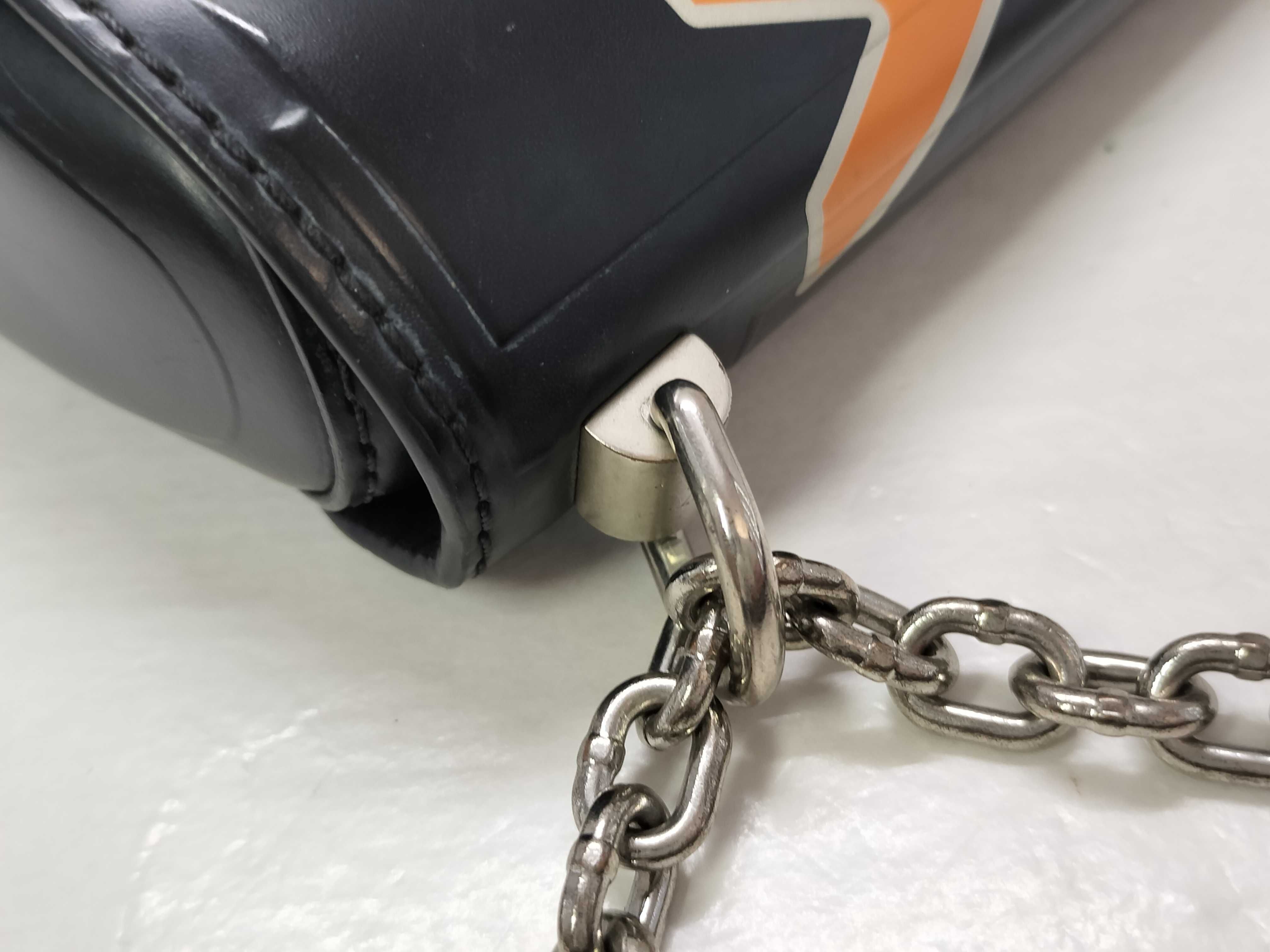 Twist Chain Shoulder Bag — view 5