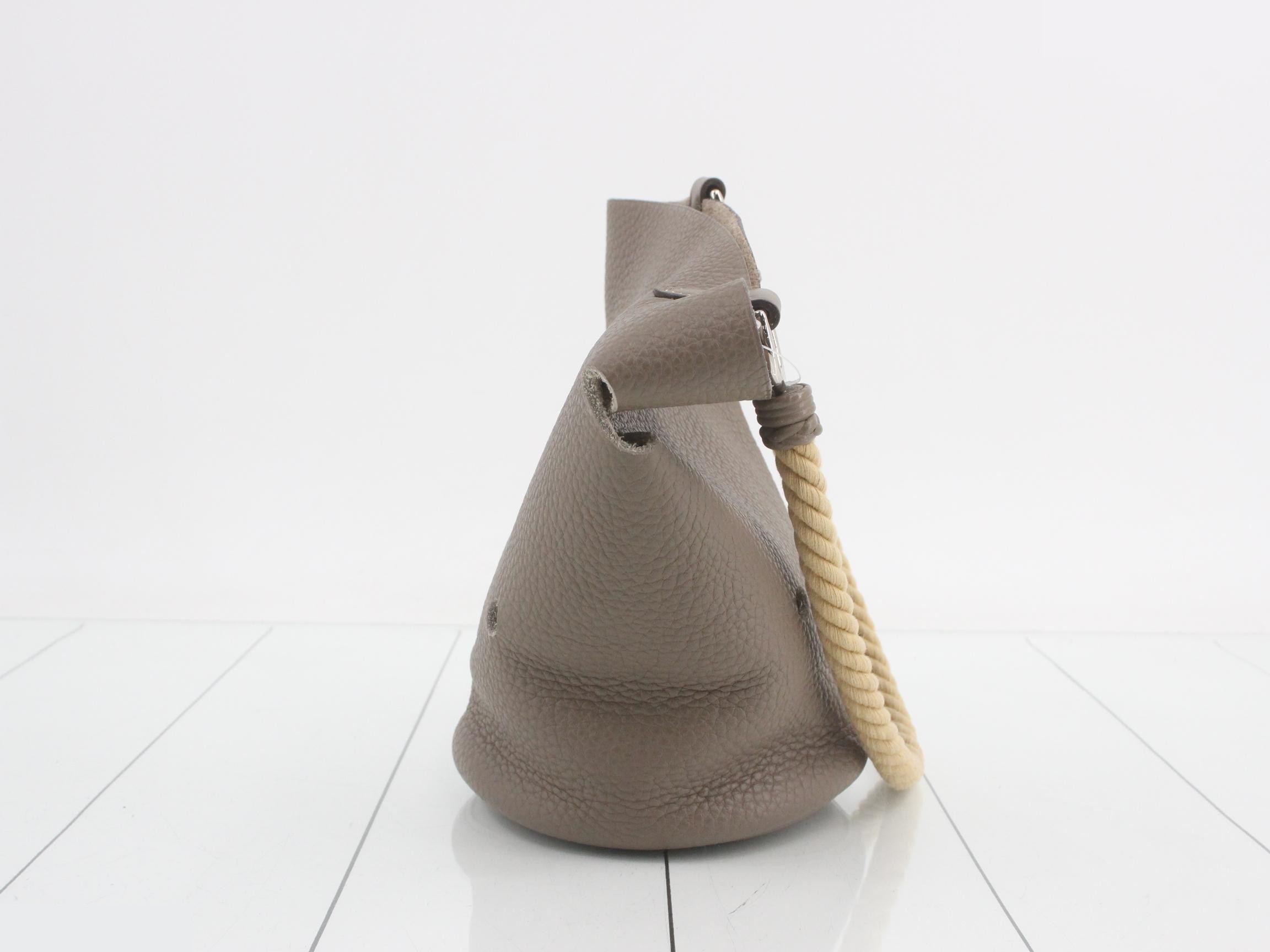 Manjoir PM Taurillon Etoupe, I stamp, with pouch. — view 3