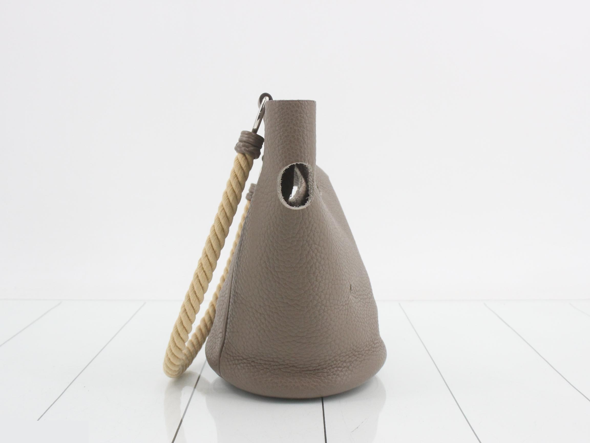 Manjoir PM Taurillon Etoupe, I stamp, with pouch. — view 4