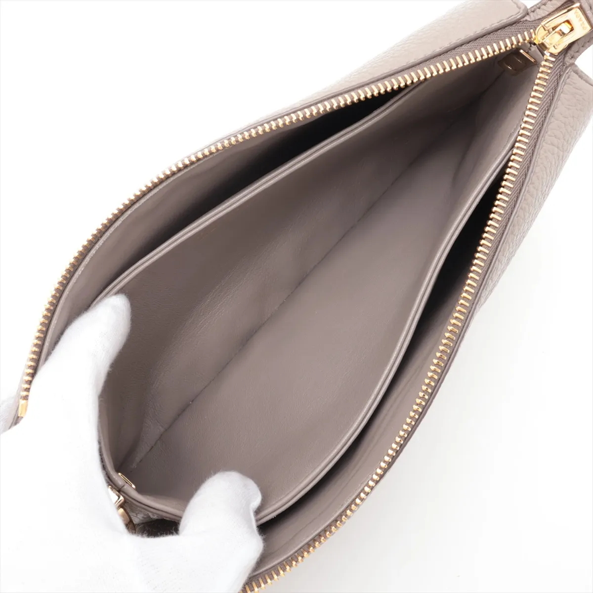 Vitello Daino 1BH194 Leather Shoulder Bag, Gray — view 7