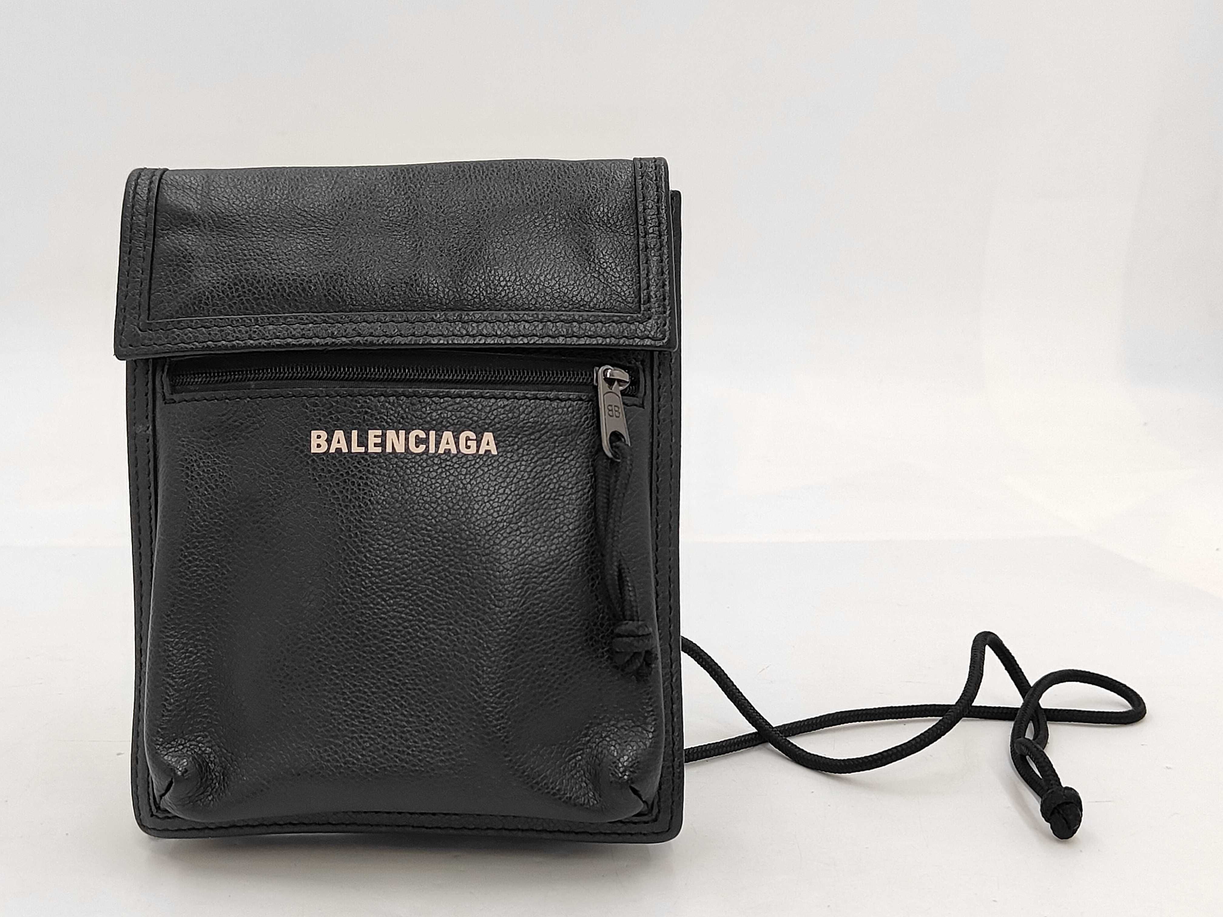 Explorer Shoulder Bag