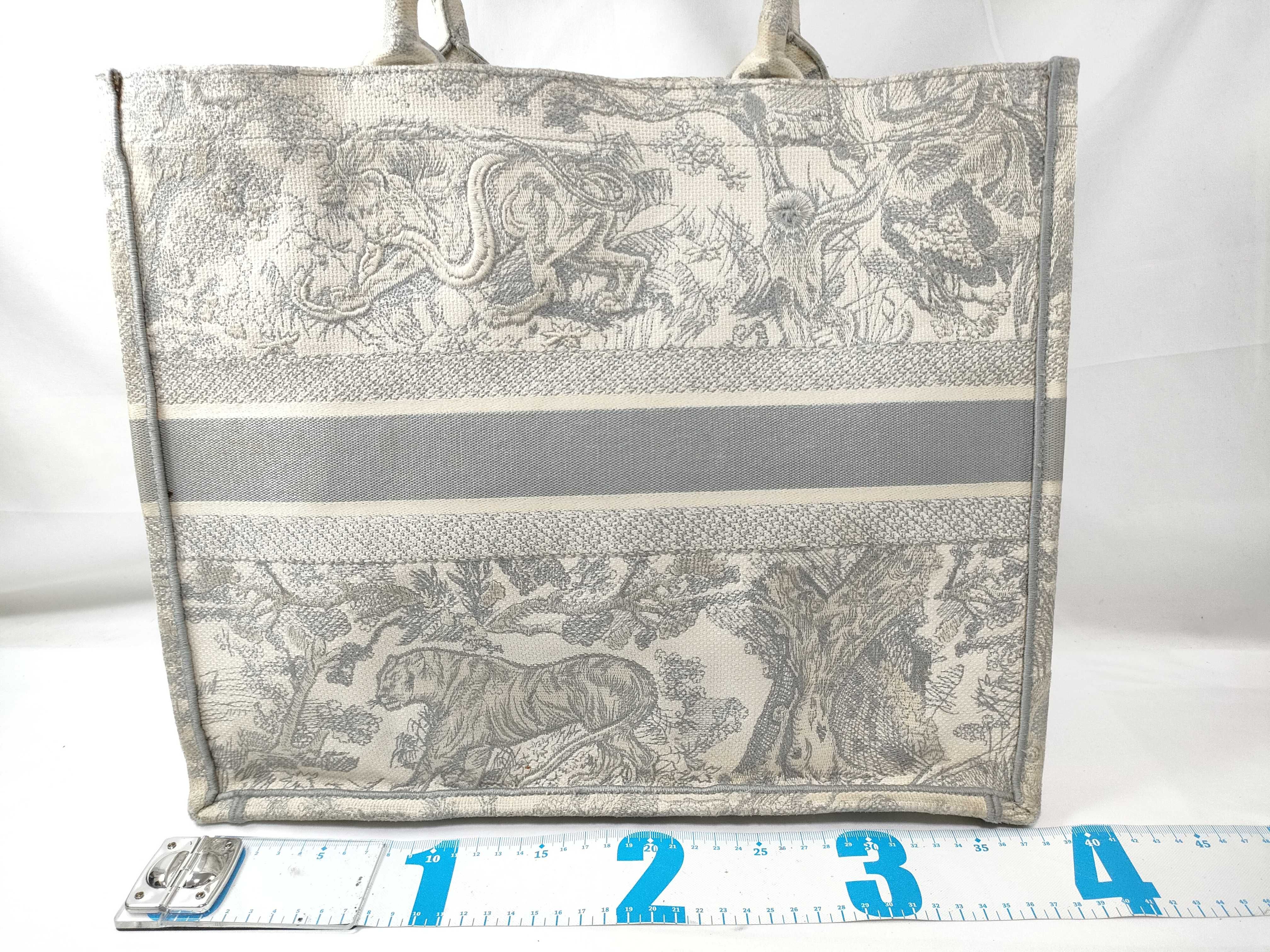 Toile de Jouy Embroidery Book Tote Large Canvas Tote Bag White x Gray 50-MA-0211 Tote Bag — view 2
