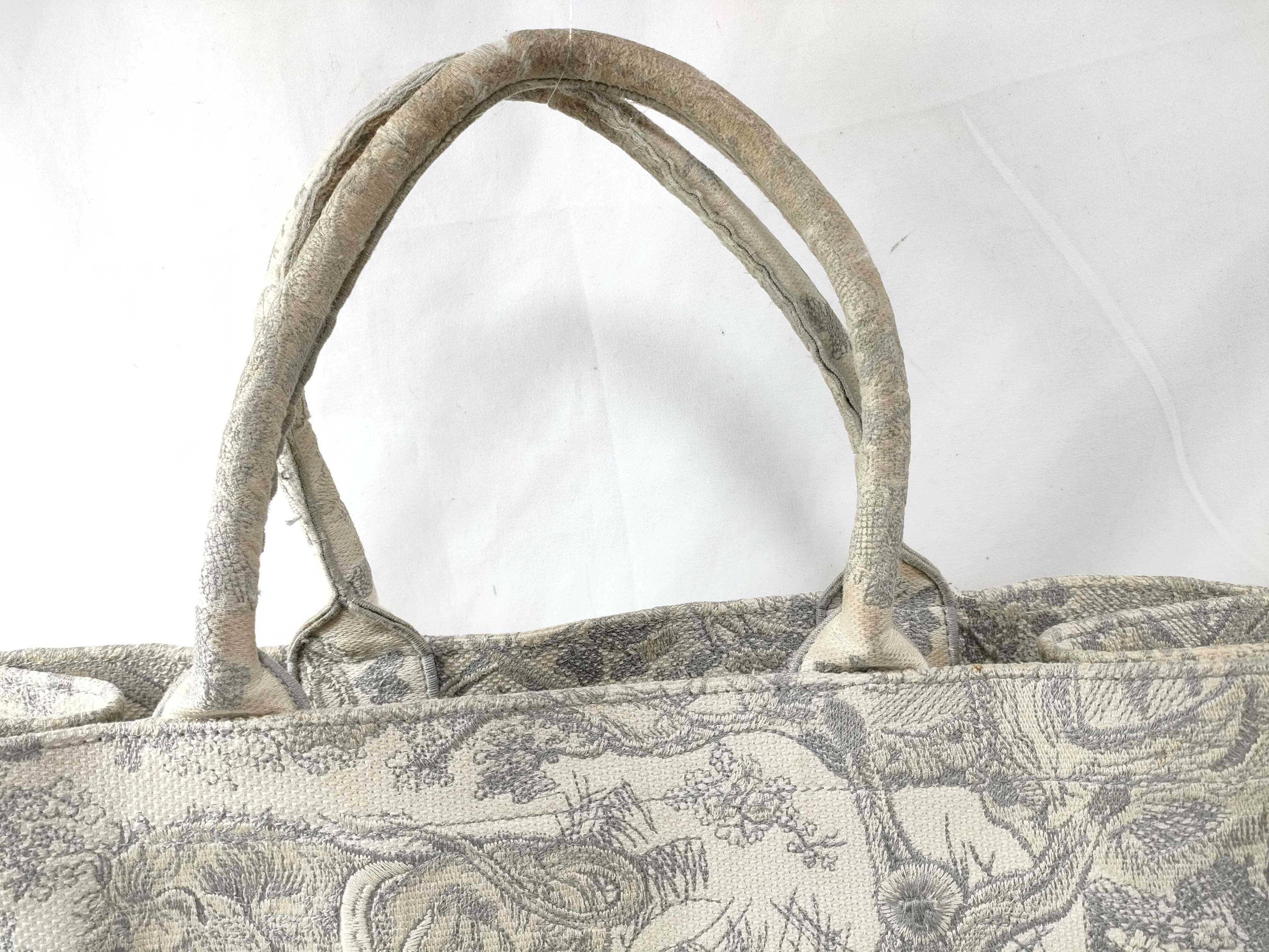 Toile de Jouy Embroidery Book Tote Large Canvas Tote Bag White x Gray 50-MA-0211 Tote Bag — view 3