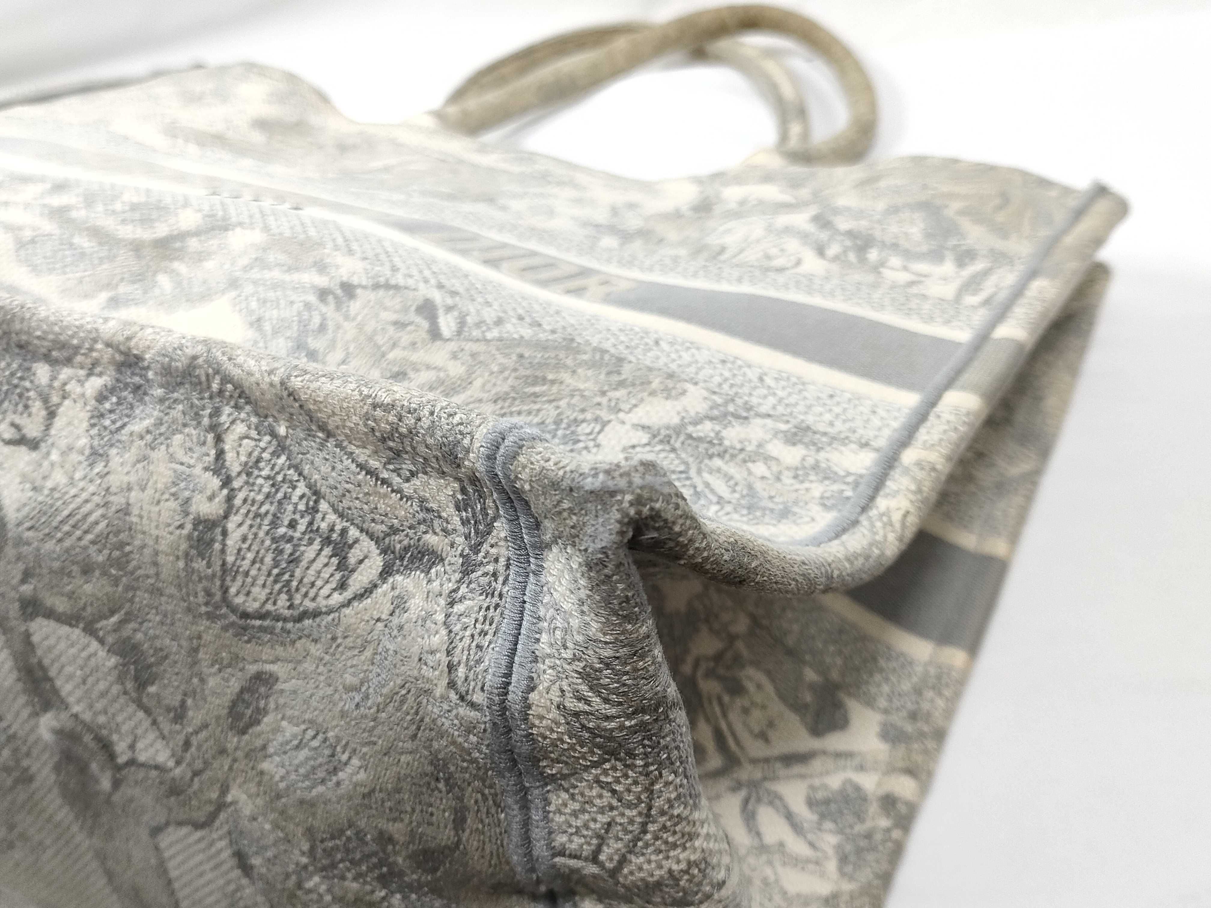 Toile de Jouy Embroidery Book Tote Large Canvas Tote Bag White x Gray 50-MA-0211 Tote Bag — view 7