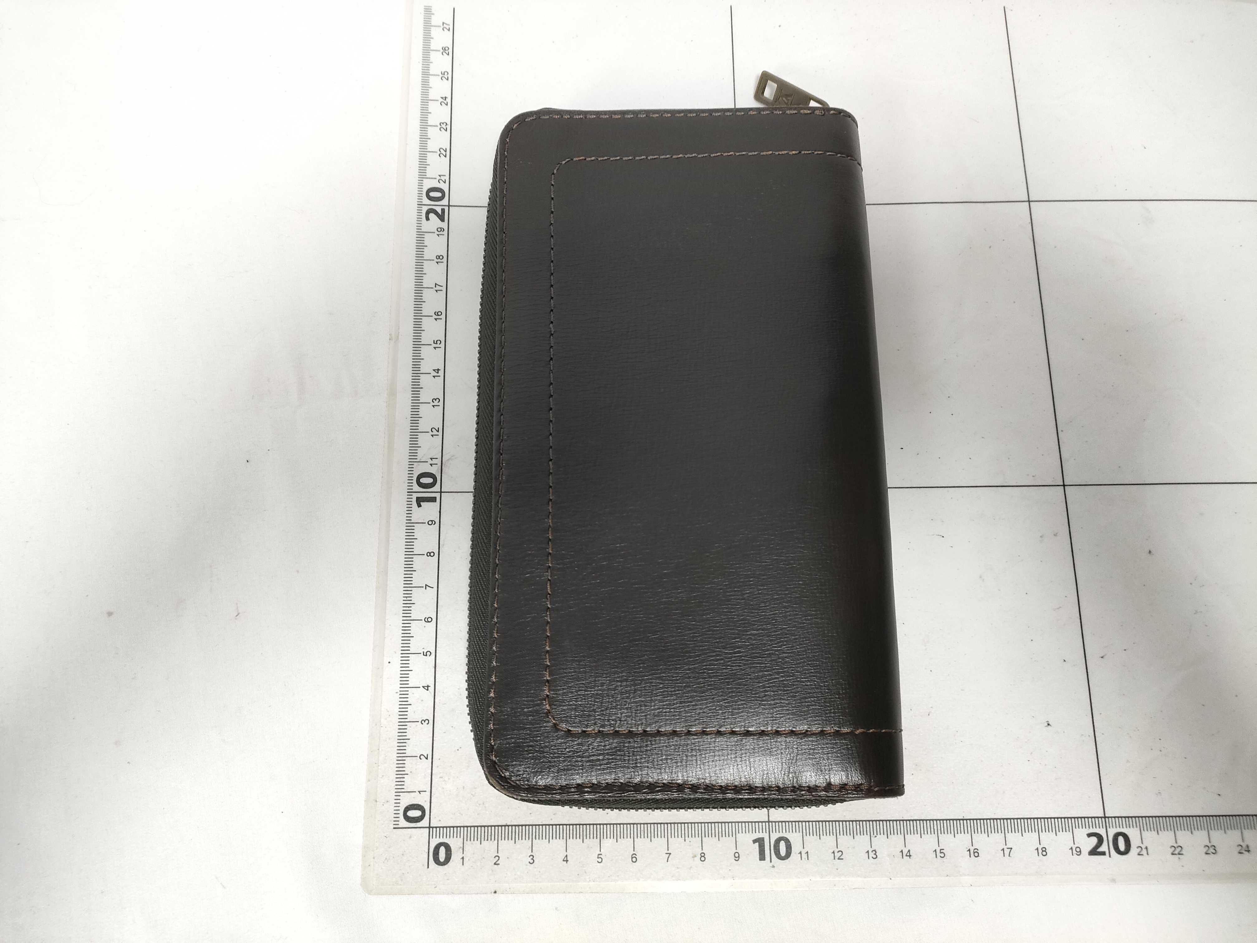 LV Utah Round Zip Wallet — view 2