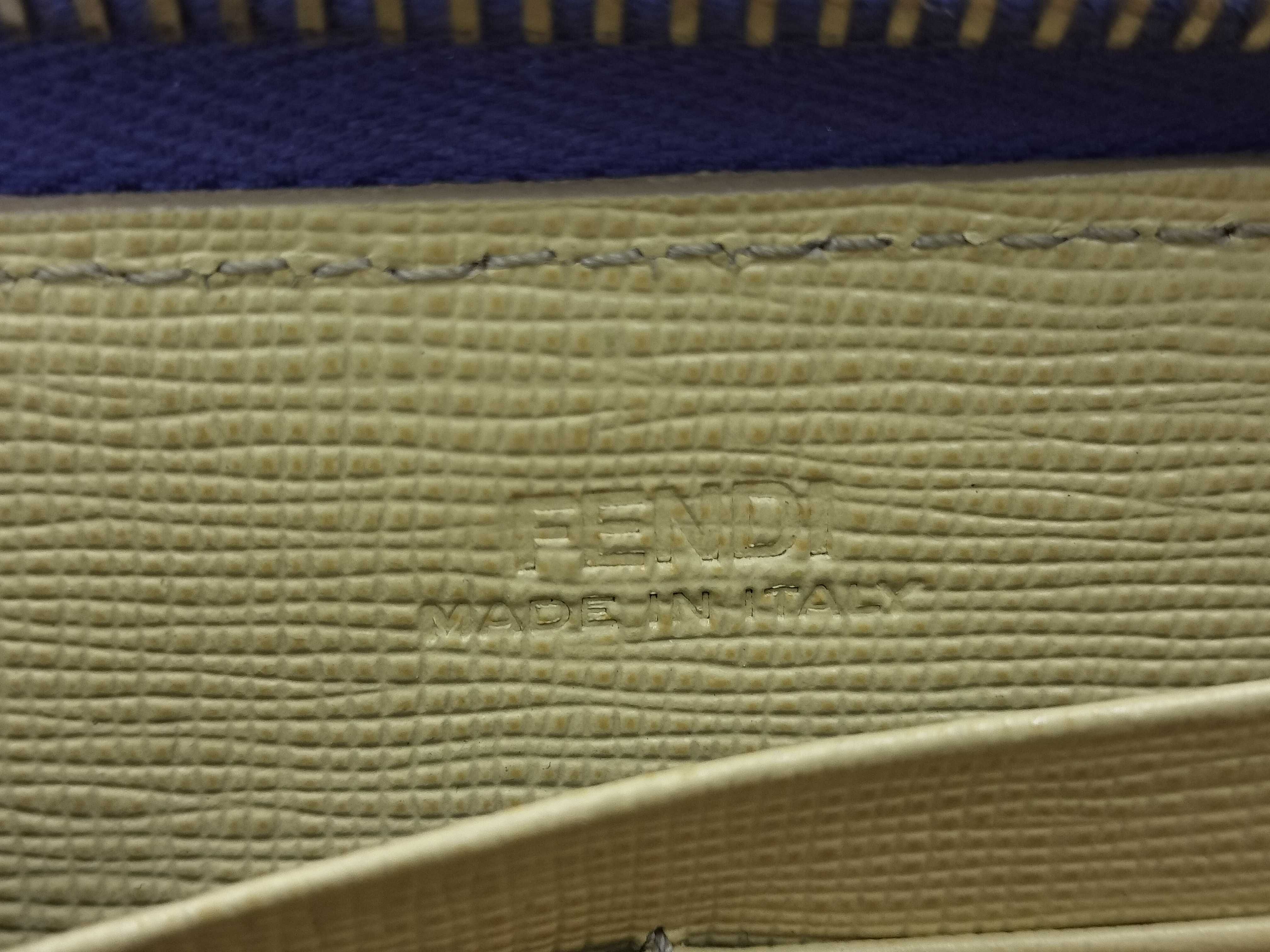 Round Zipper Logo Wallet — view 11