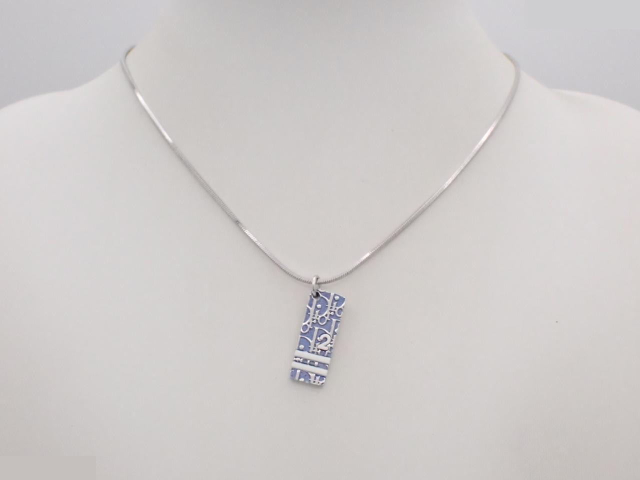 Other line: Precious metals, necklaces, pendants, neck circumference approximately 48cm. — view 3