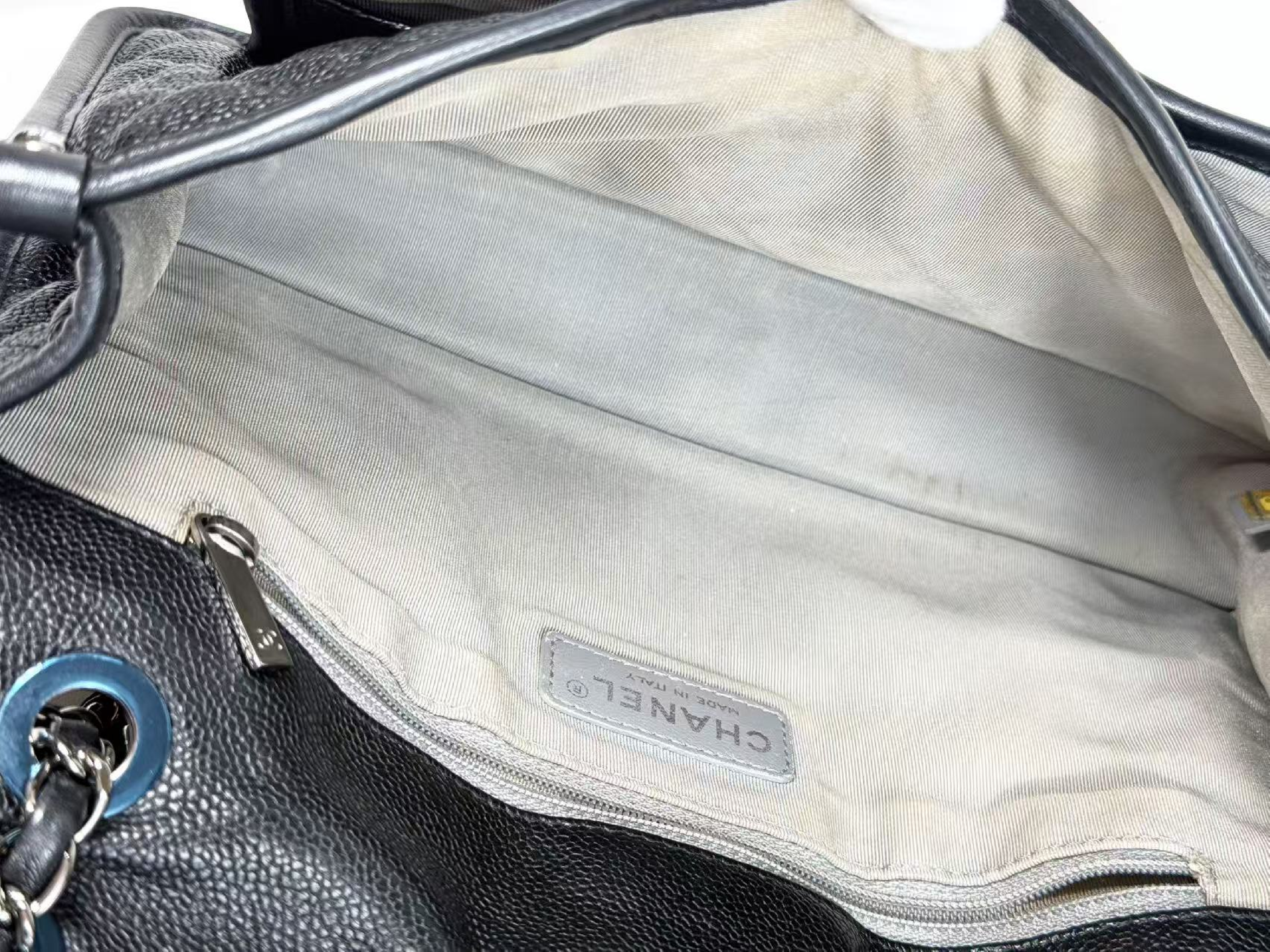 Black Caviar Skin French Riviera Shoulder Bag, W28/H18/D6cm (approx.), serial number in the 19 range, with dust bag and seal, silver hardware, 19920653. — view 15