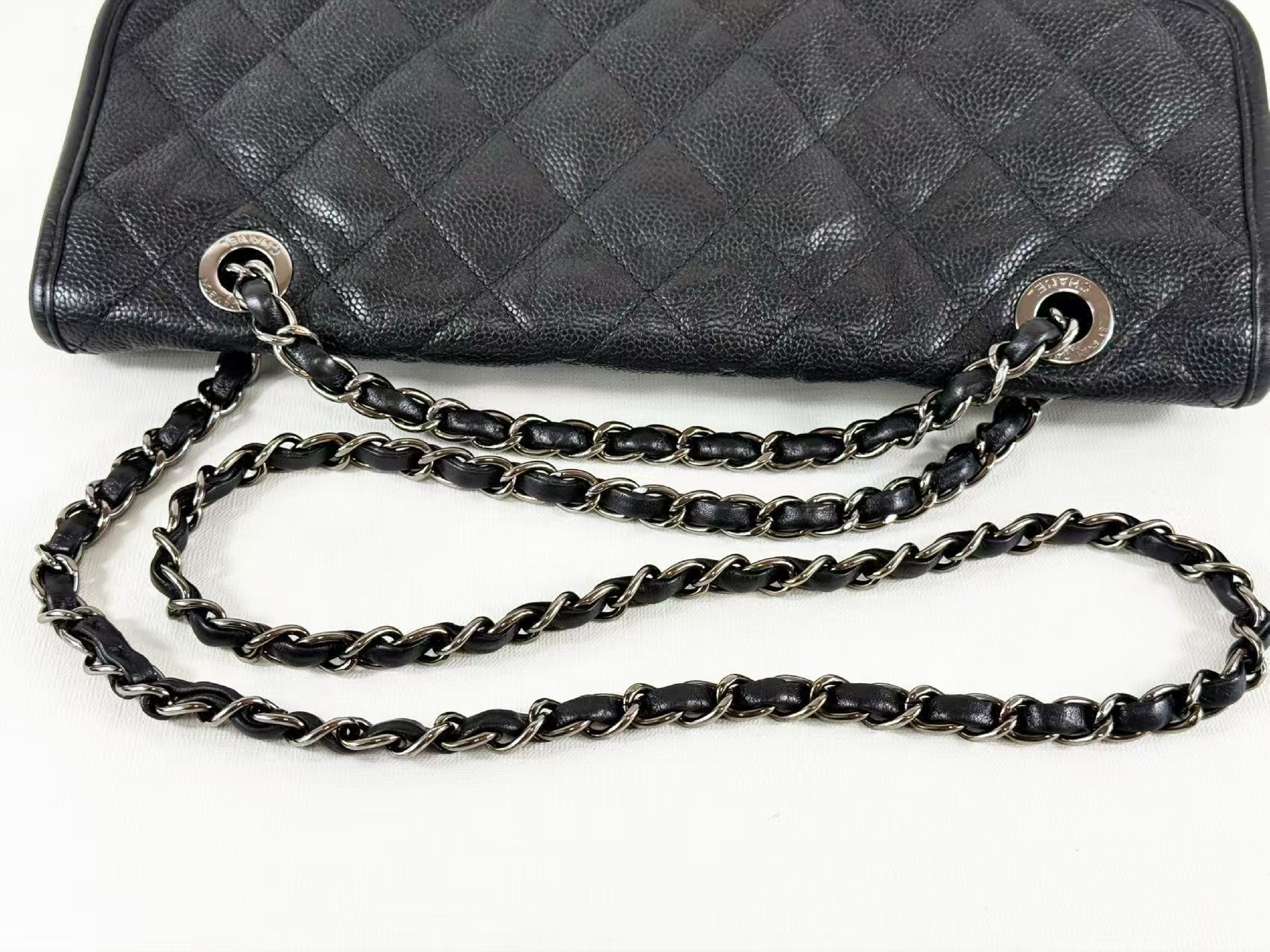 Black Caviar Skin French Riviera Shoulder Bag, W28/H18/D6cm (approx.), serial number in the 19 range, with dust bag and seal, silver hardware, 19920653. — view 7