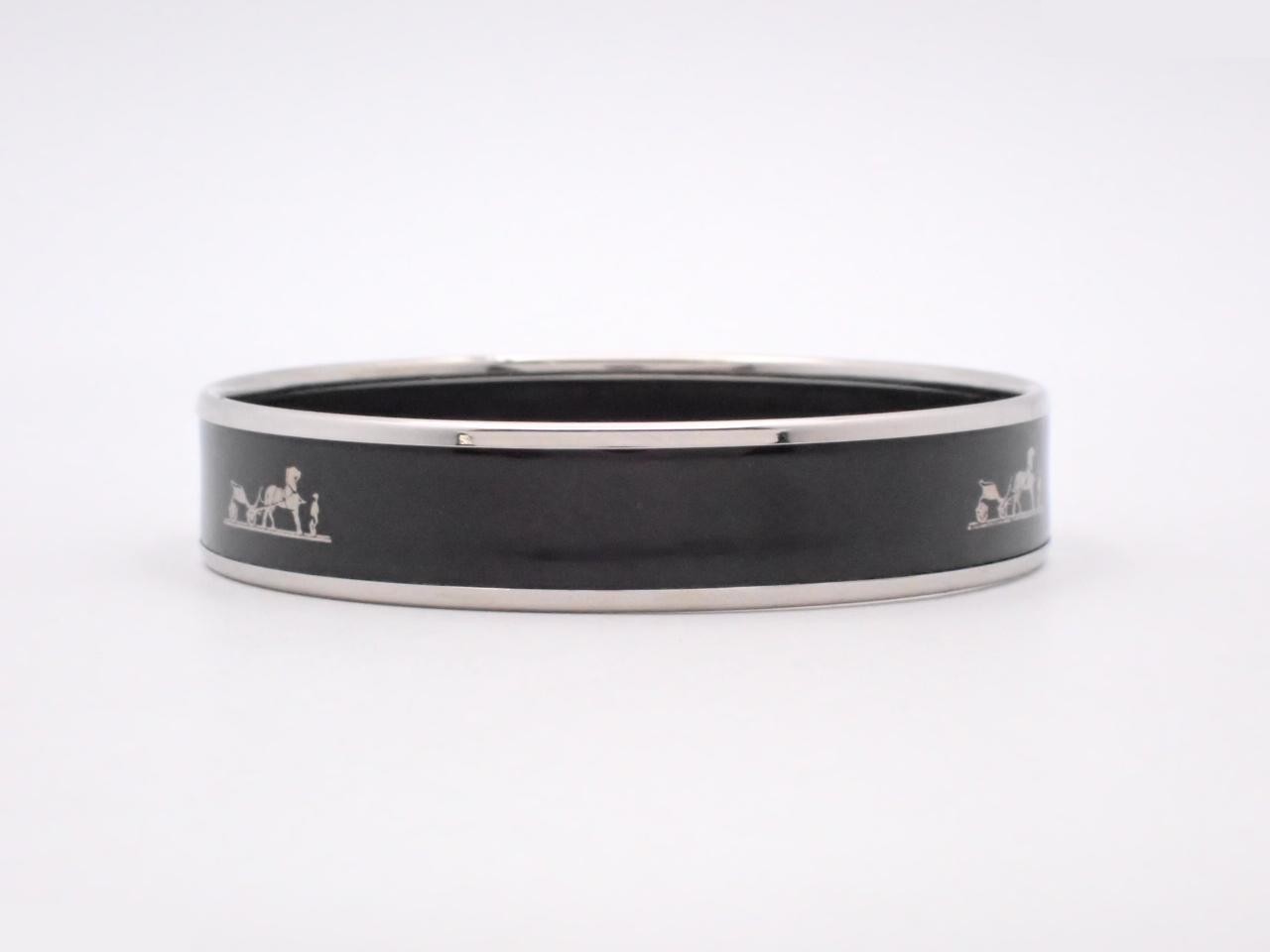 Enamel bangle, wrist circumference approximately 19.5 cm — view 2