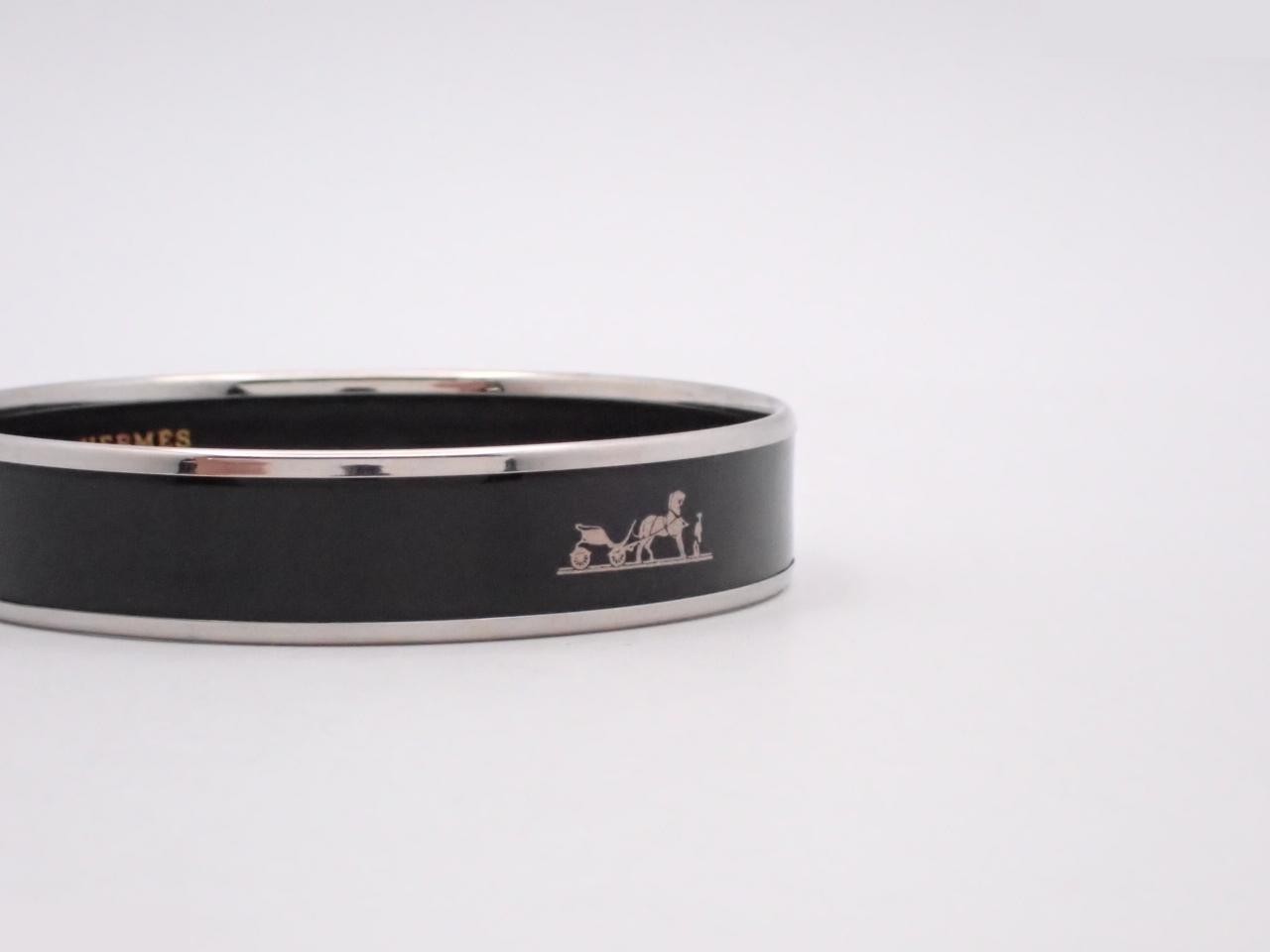 Enamel bangle, wrist circumference approximately 19.5 cm — view 3