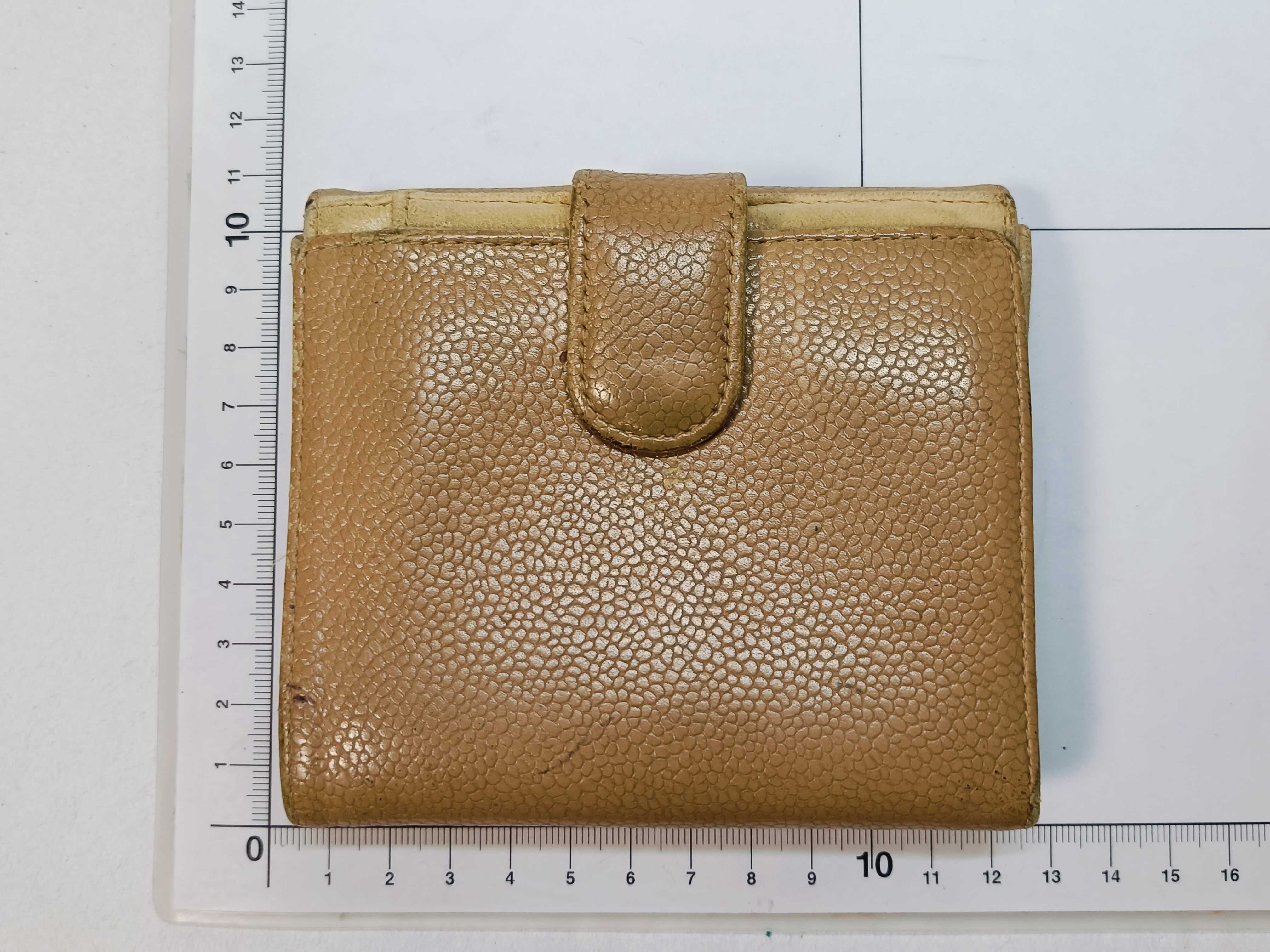 Caviar Skin Coco Mark Vintage Bi-fold Wallet Beige — view 2
