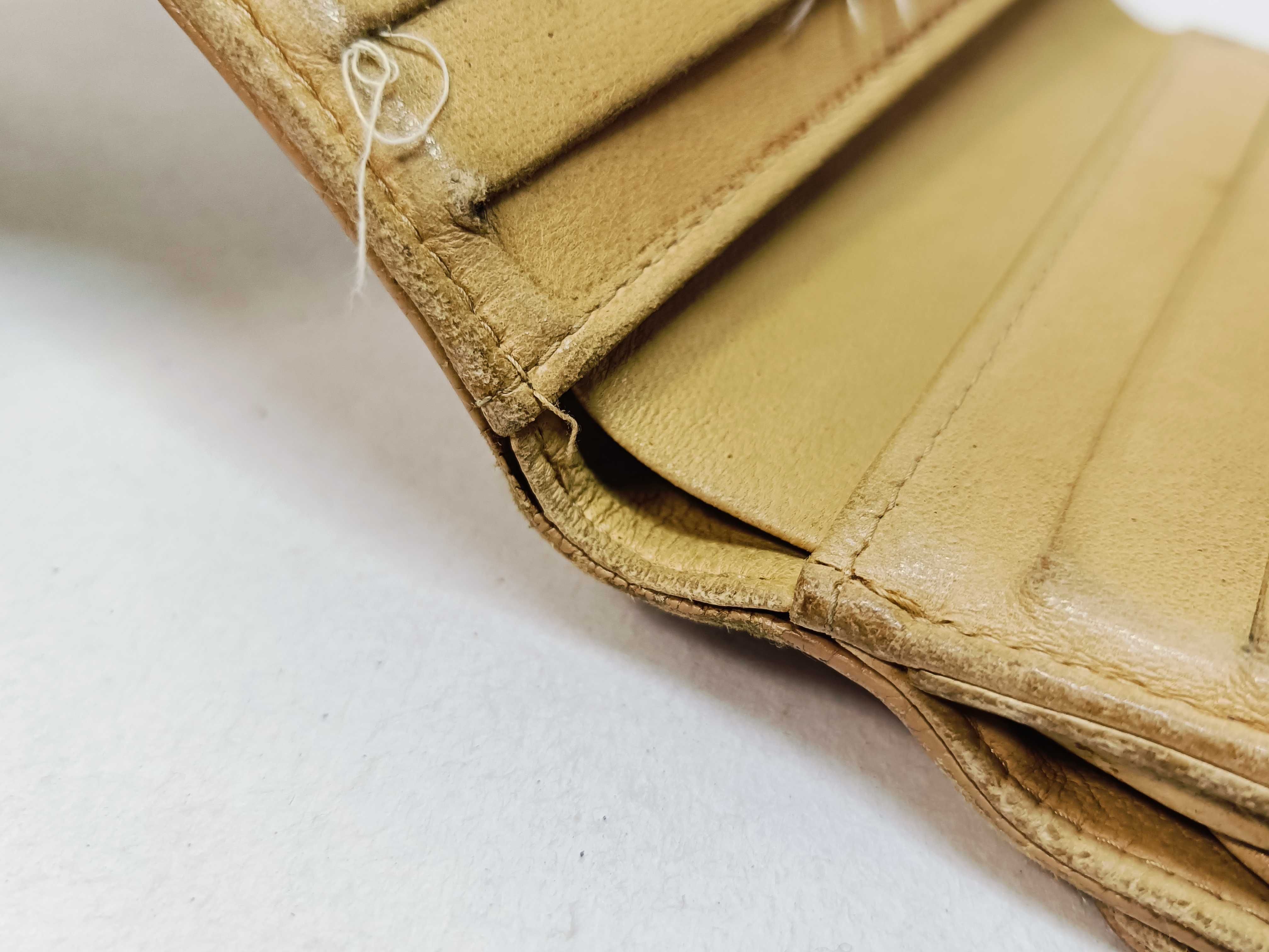 Caviar Skin Coco Mark Vintage Bi-fold Wallet Beige — view 12