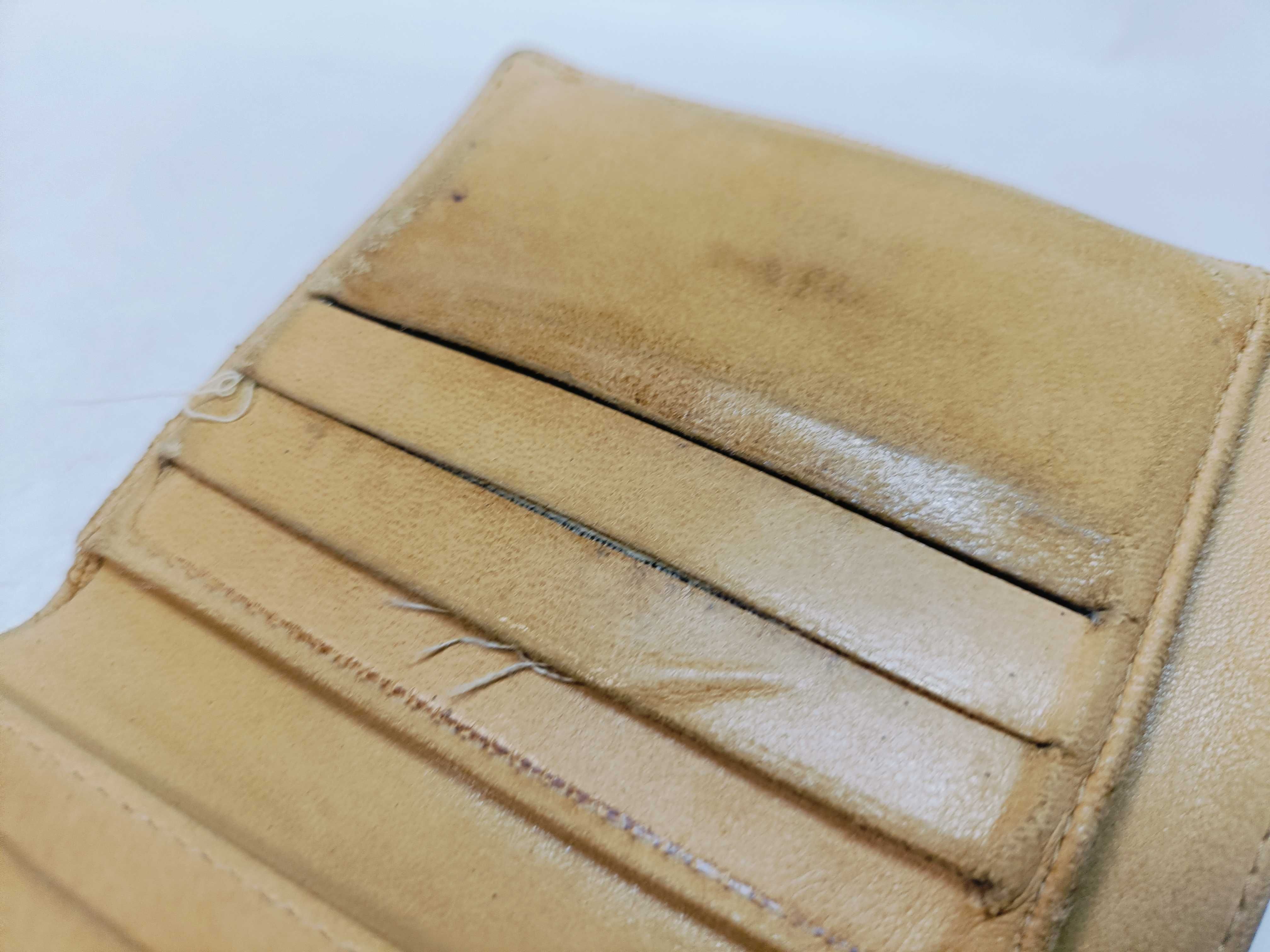 Caviar Skin Coco Mark Vintage Bi-fold Wallet Beige — view 13
