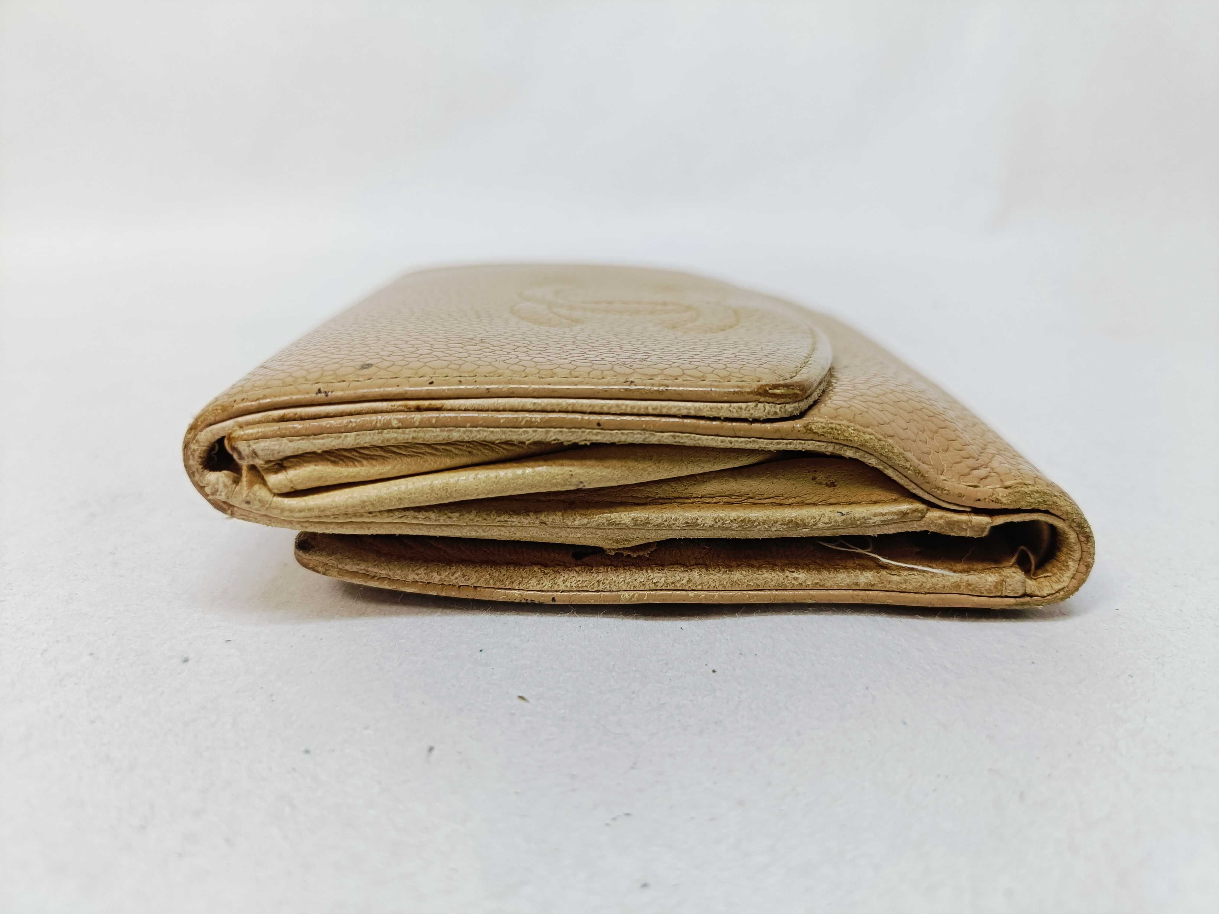 Caviar Skin Coco Mark Vintage Bi-fold Wallet Beige — view 3