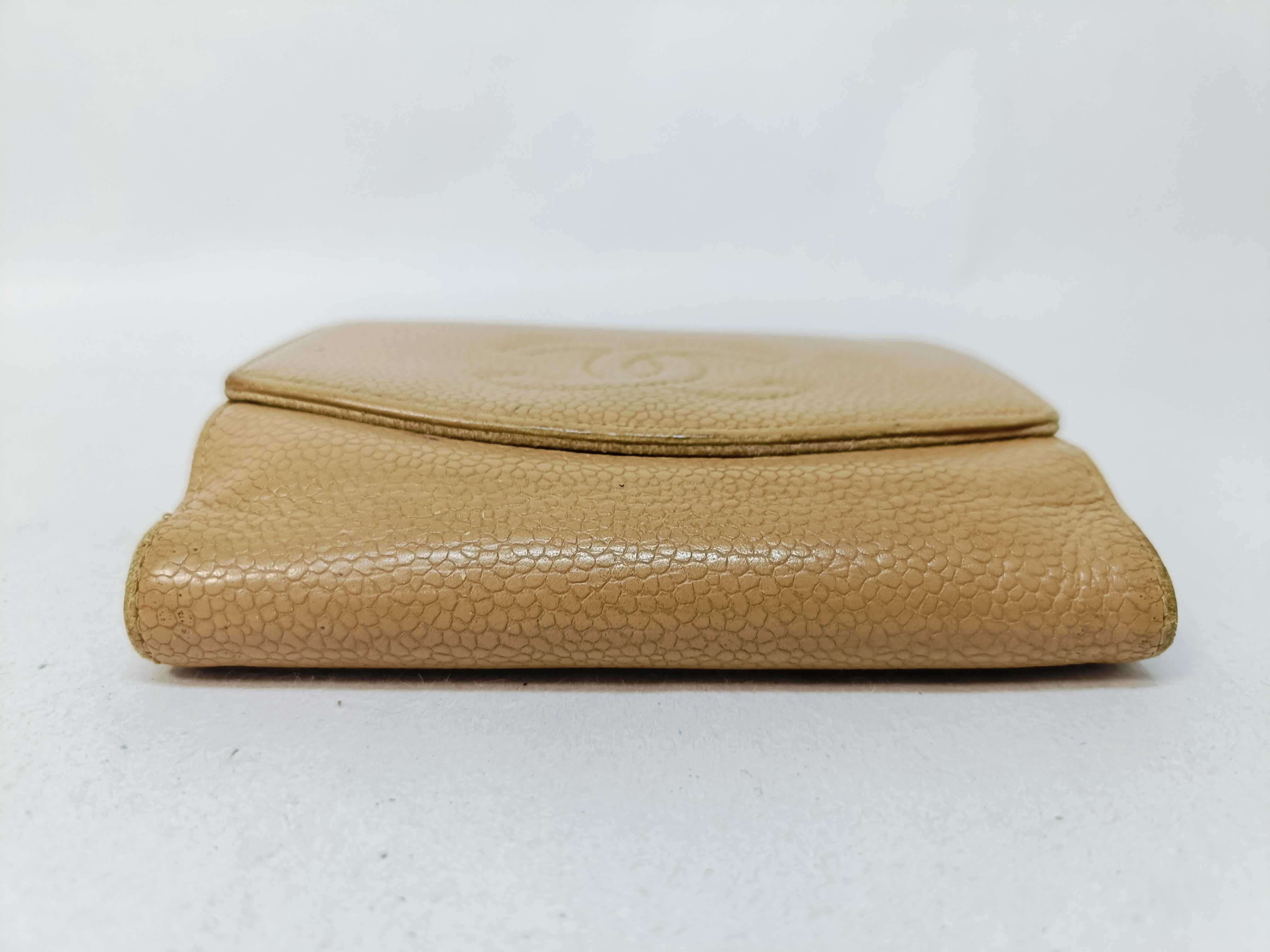 Caviar Skin Coco Mark Vintage Bi-fold Wallet Beige — view 5