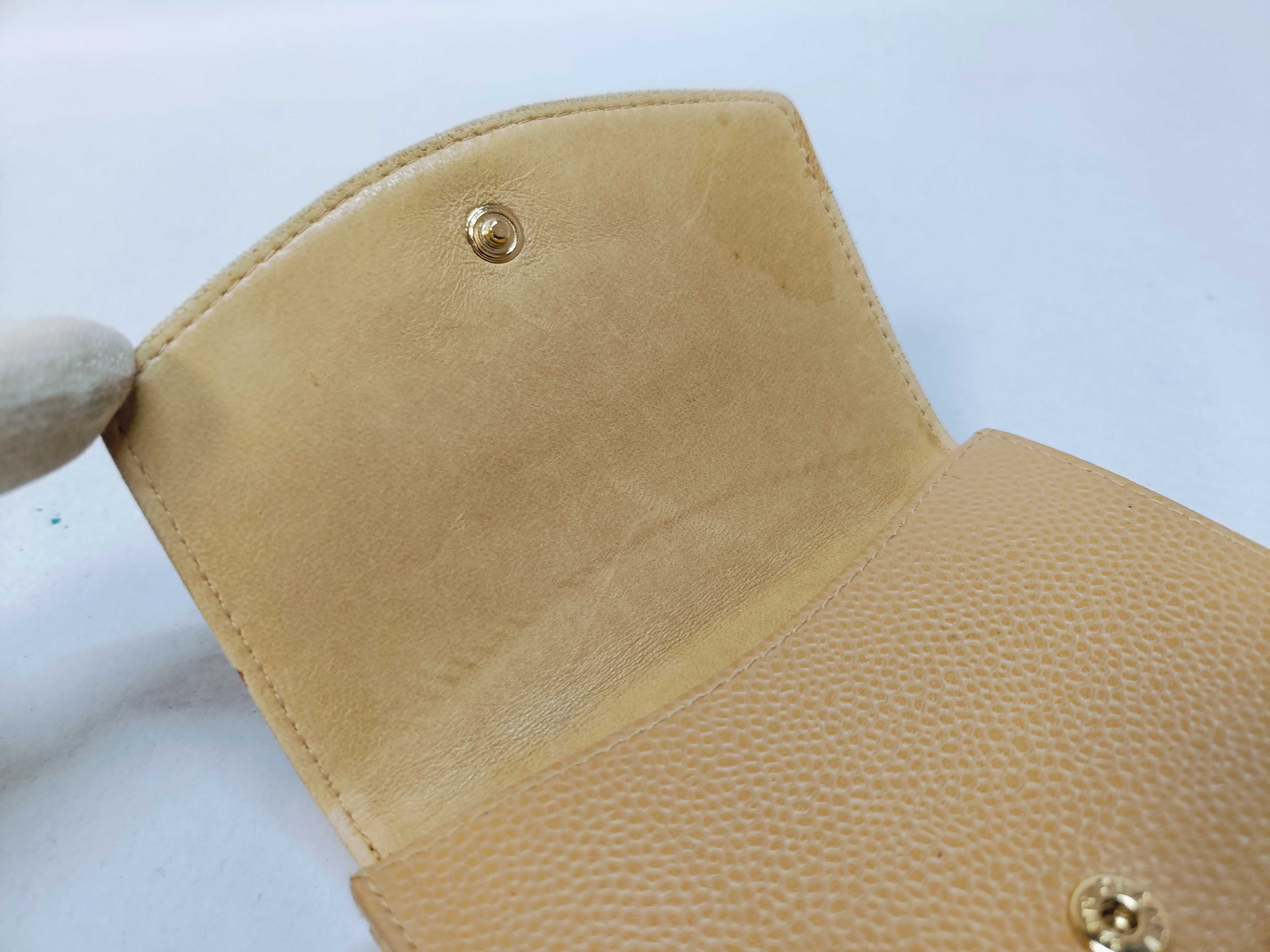 Caviar Skin Coco Mark Vintage Bi-fold Wallet Beige — view 7