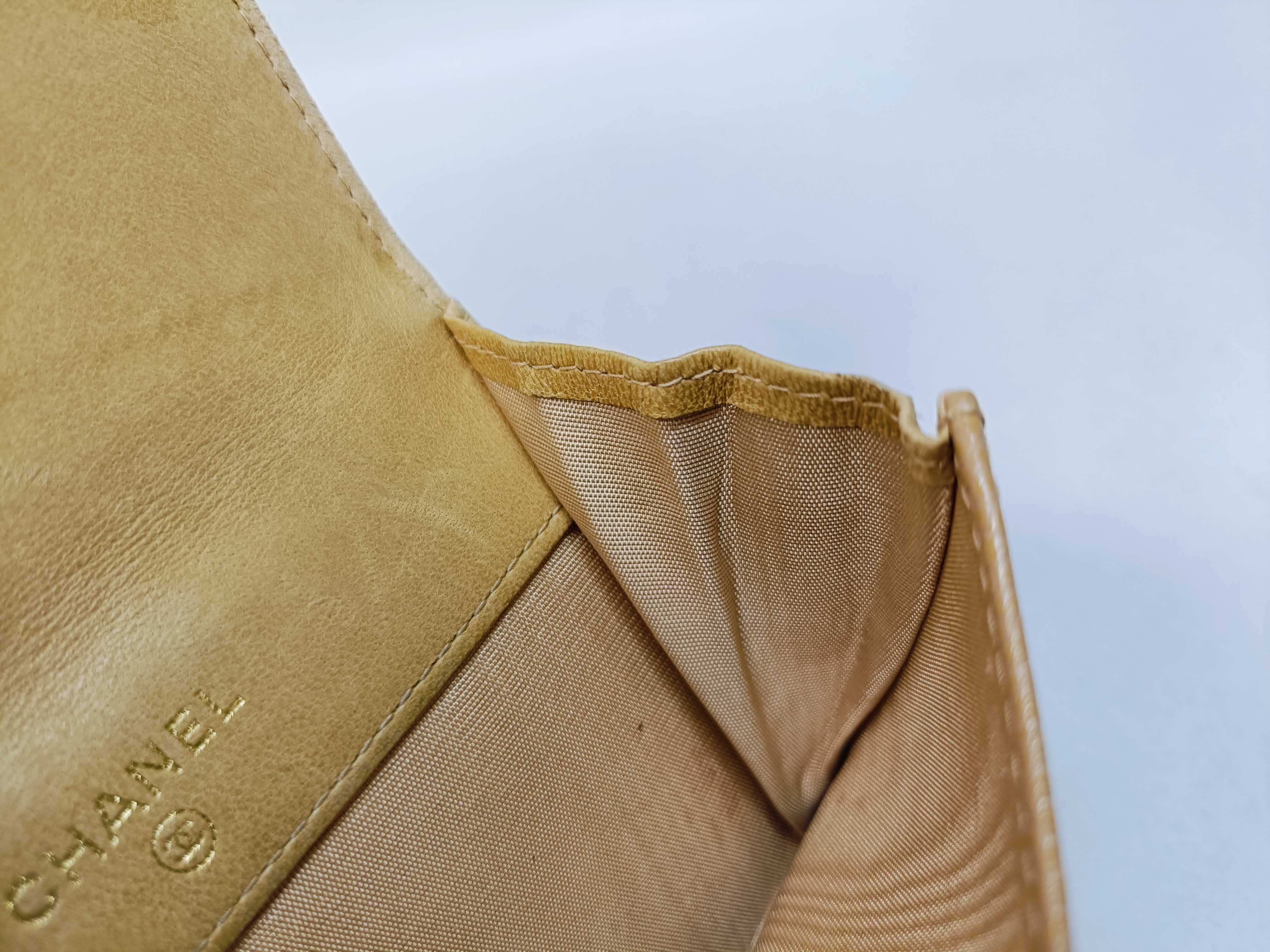 Caviar Skin Coco Mark Vintage Bi-fold Wallet Beige — view 8