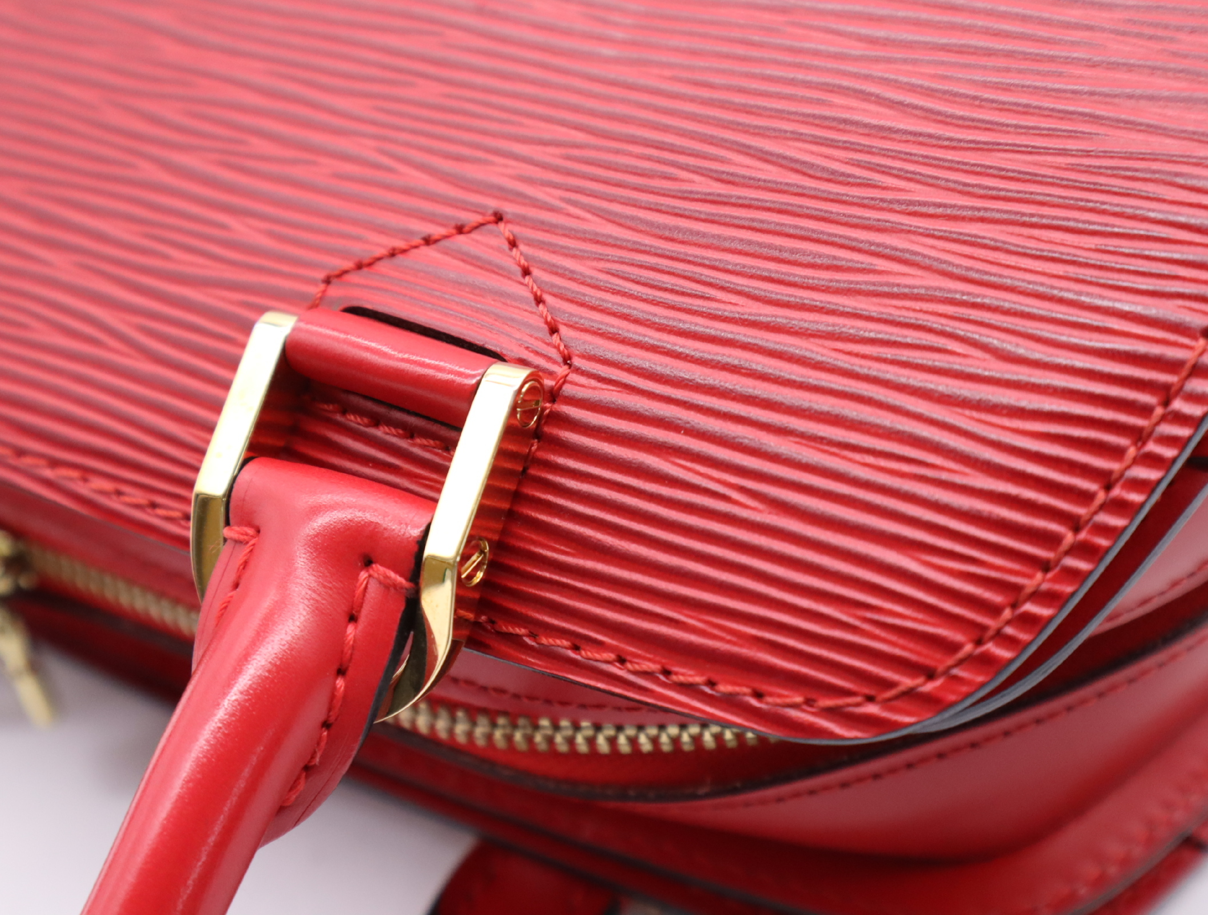 M52057 Epi Pont Neuf Castilian Red Handbag — view 9