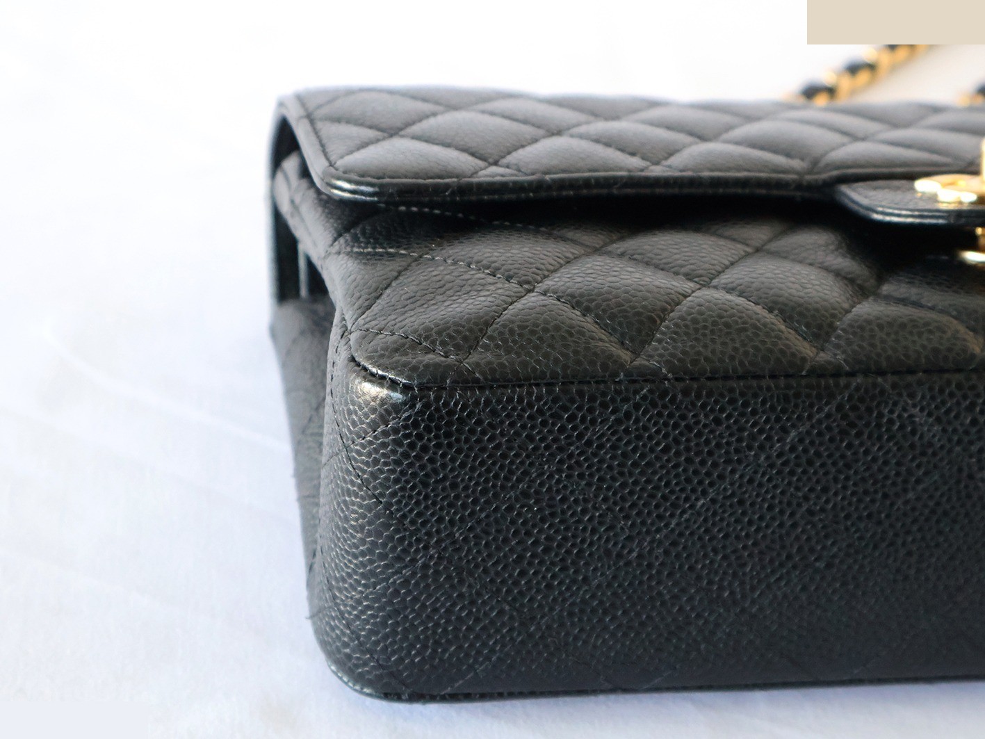 Caviar leather Matelassé 25 Double flap Double chain shoulder bag, black — view 3