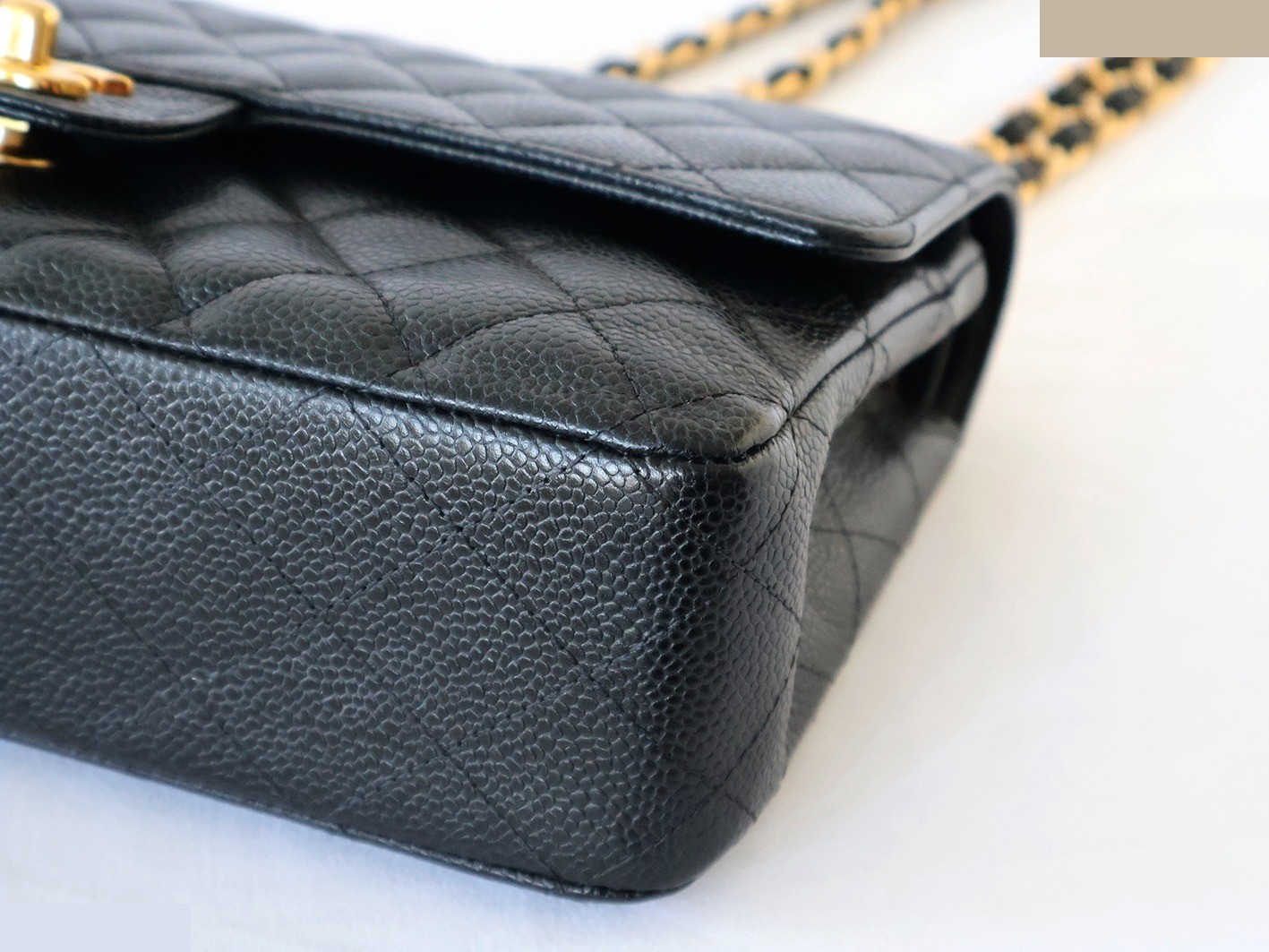 Caviar leather Matelassé 25 Double flap Double chain shoulder bag, black — view 4