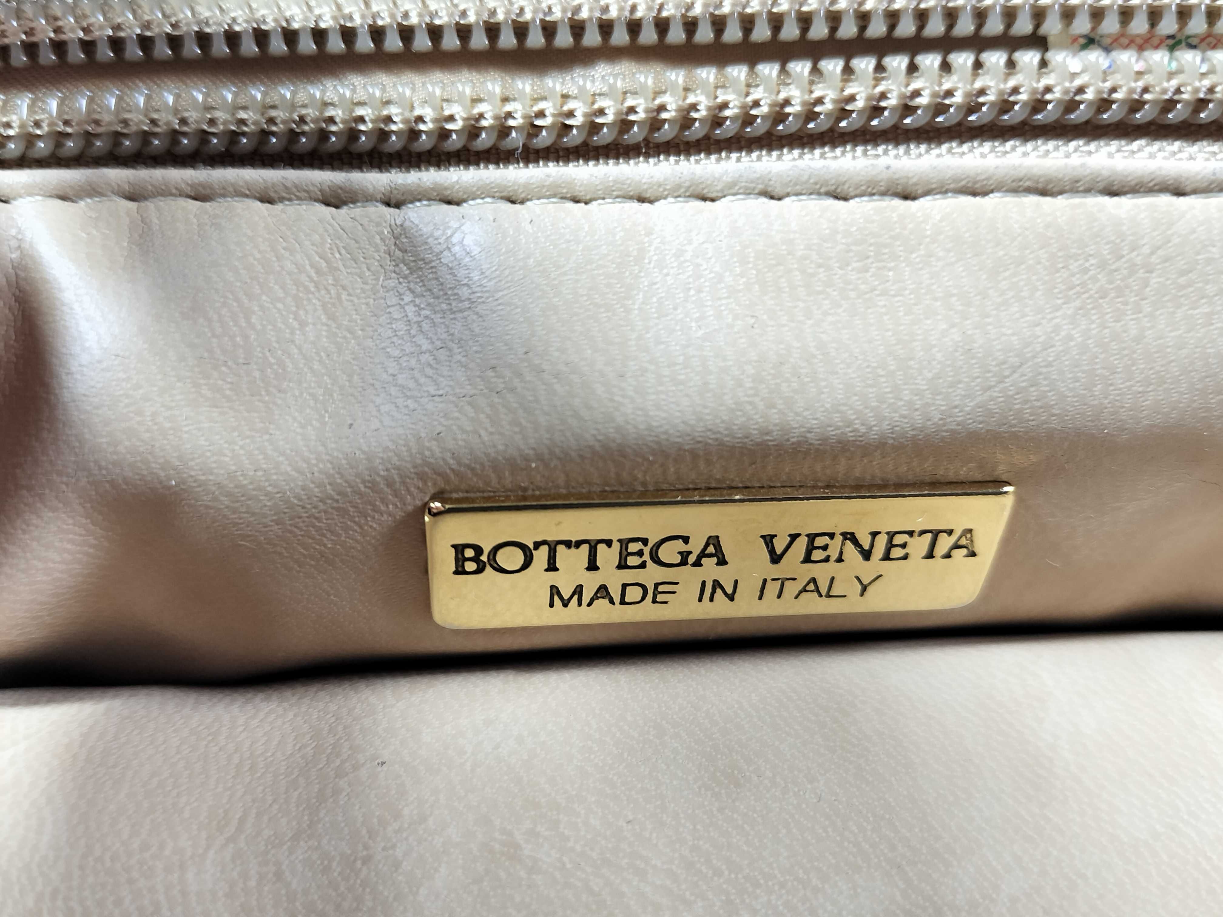One-Shoulder Bag Leather Intrecciato Shoulder Bag — view 11