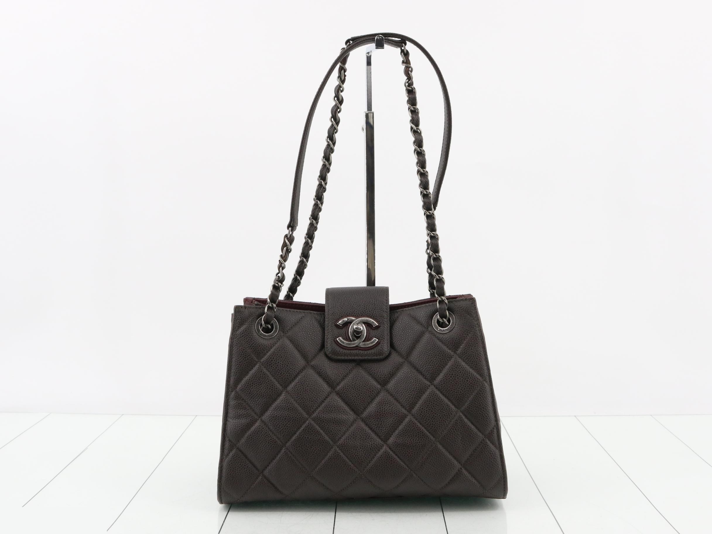 Matelassé Caviar Skin Chain Tote