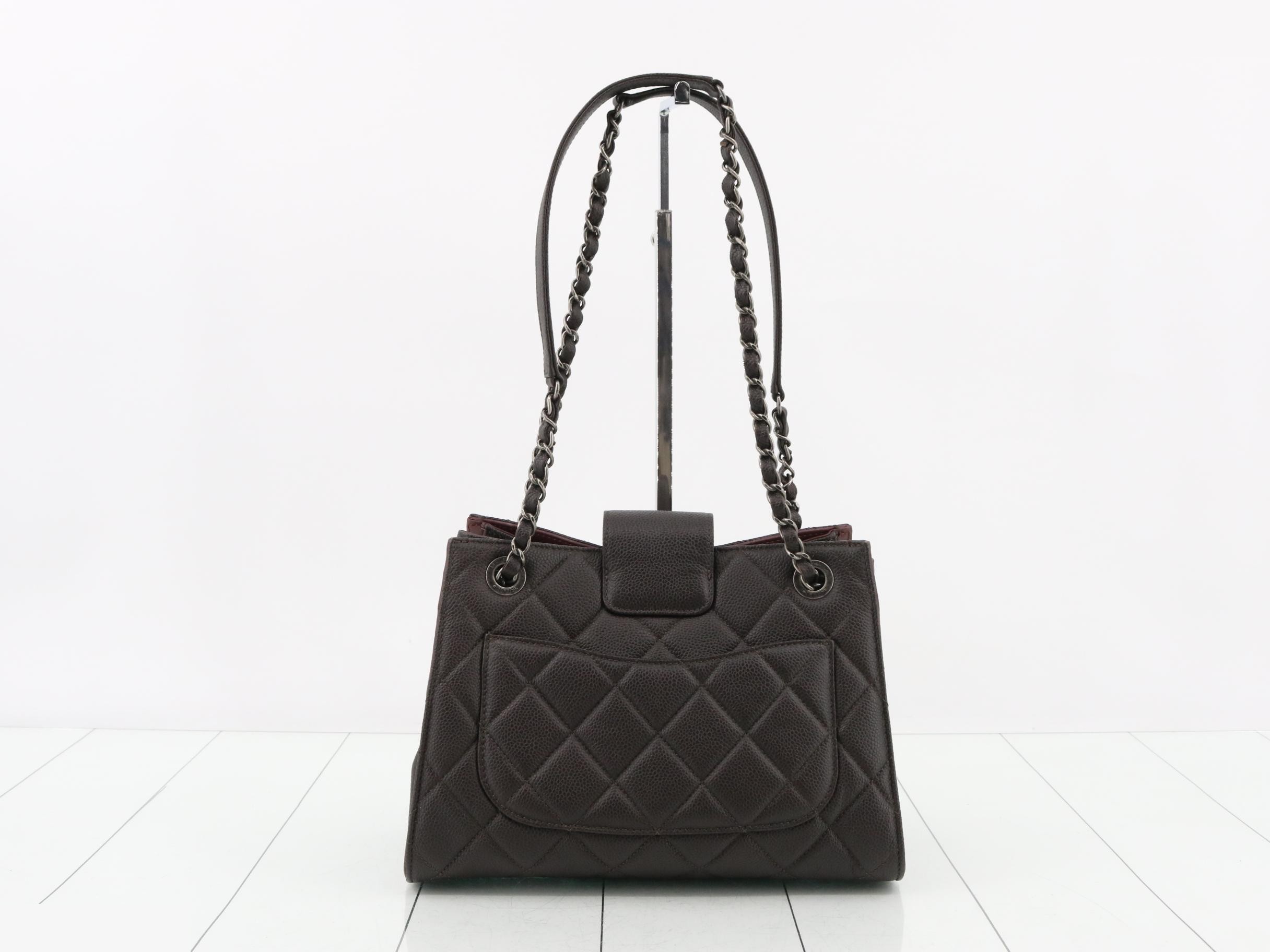 Matelassé Caviar Skin Chain Tote — view 2