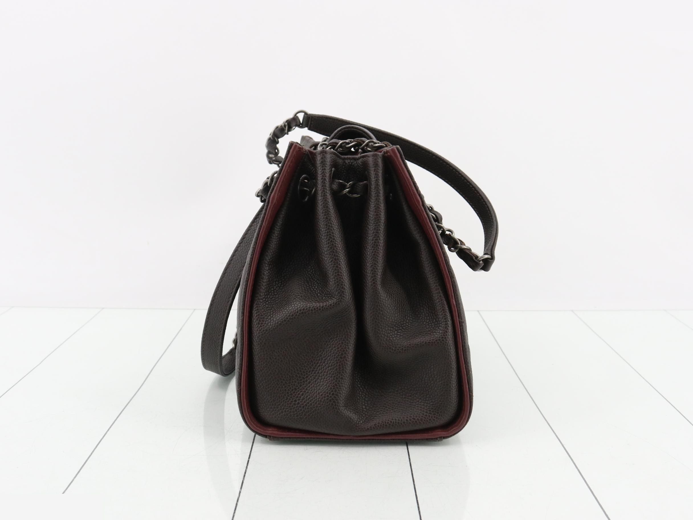 Matelassé Caviar Skin Chain Tote — view 3