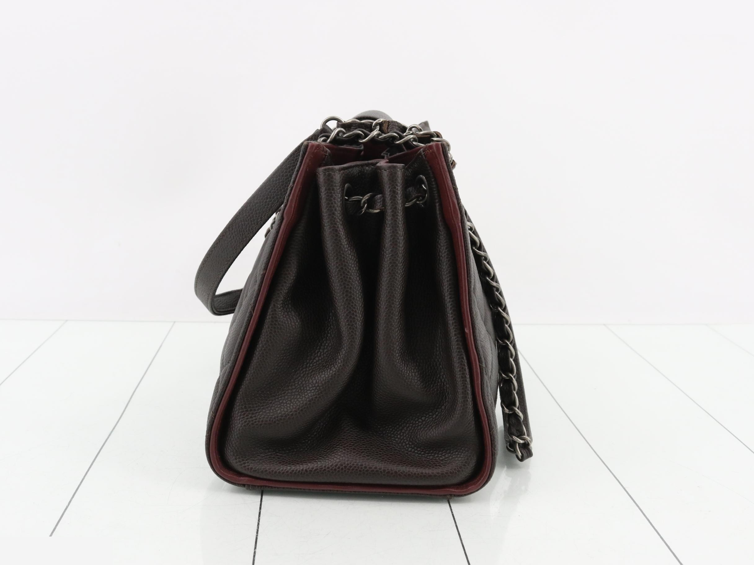 Matelassé Caviar Skin Chain Tote — view 4