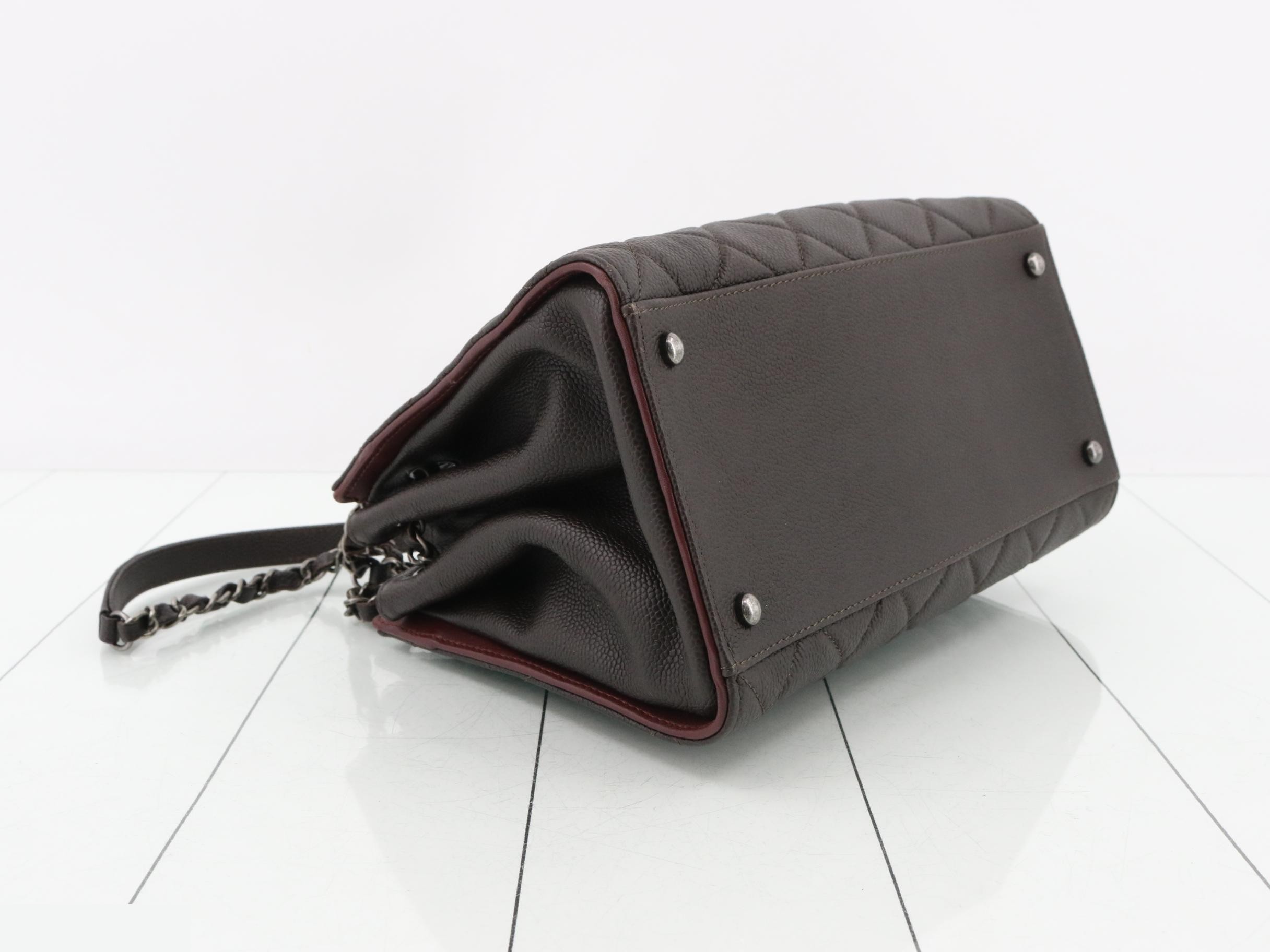 Matelassé Caviar Skin Chain Tote — view 5