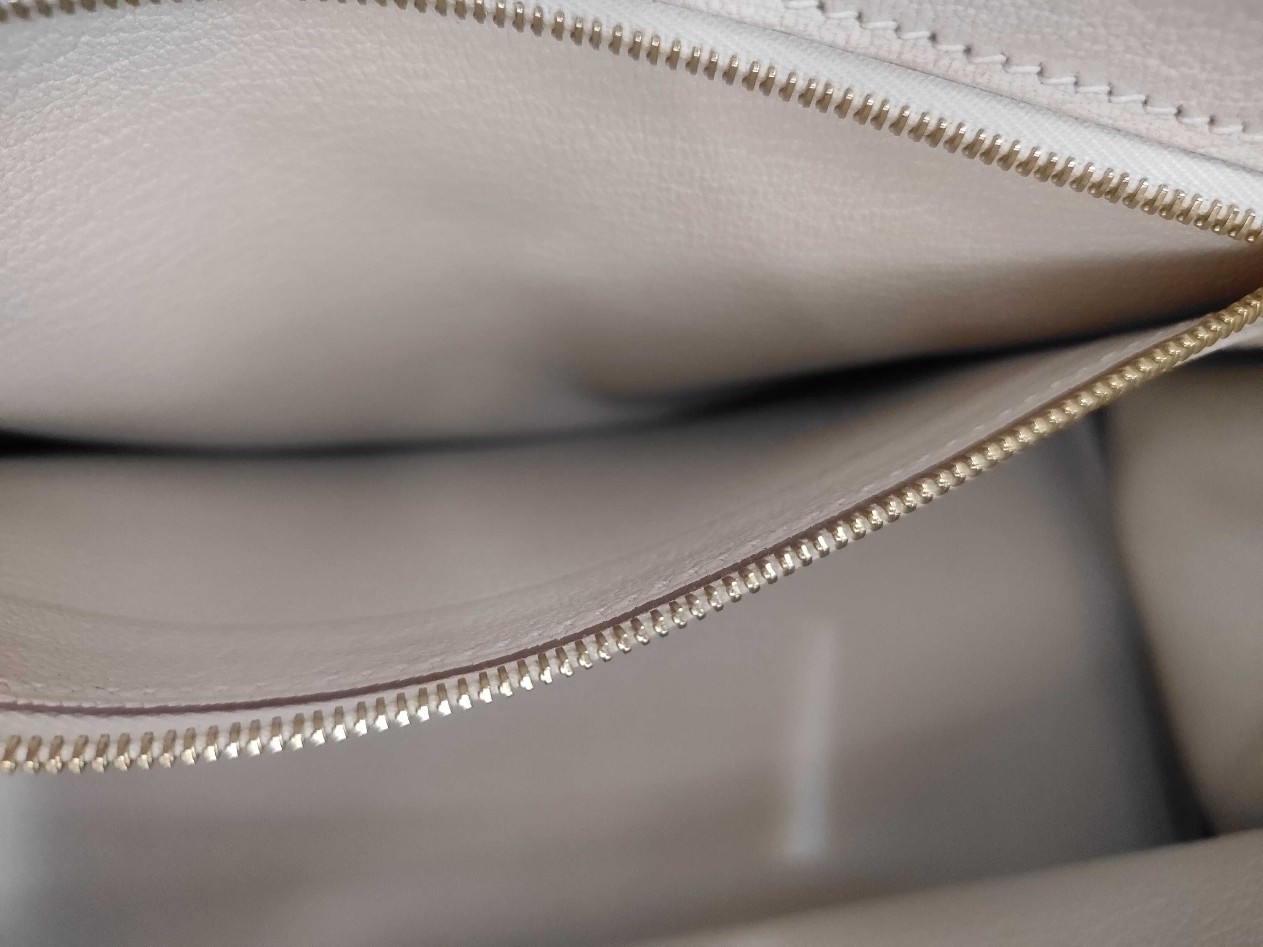 Birkin 25 Togo Leather Craie Gold Hardware U Stamp Handbag — view 9