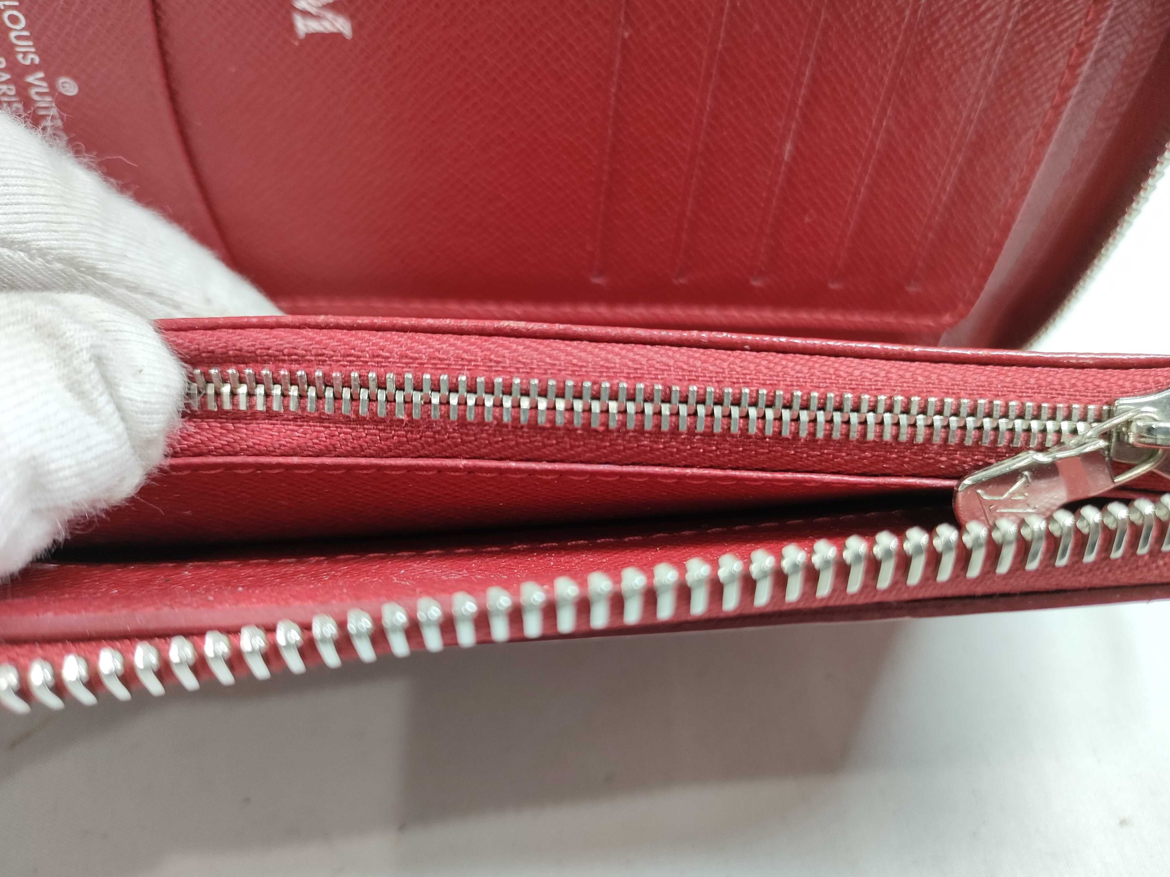 Epi Round Zip Red Wallet — view 9