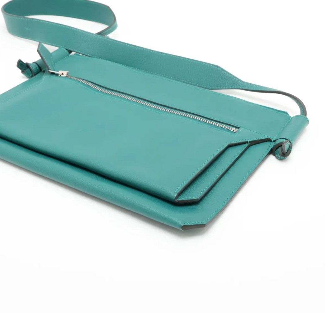 Unused, with original bag. UltraPlat GM Evercolor Vert Verone, silver hardware. — view 3
