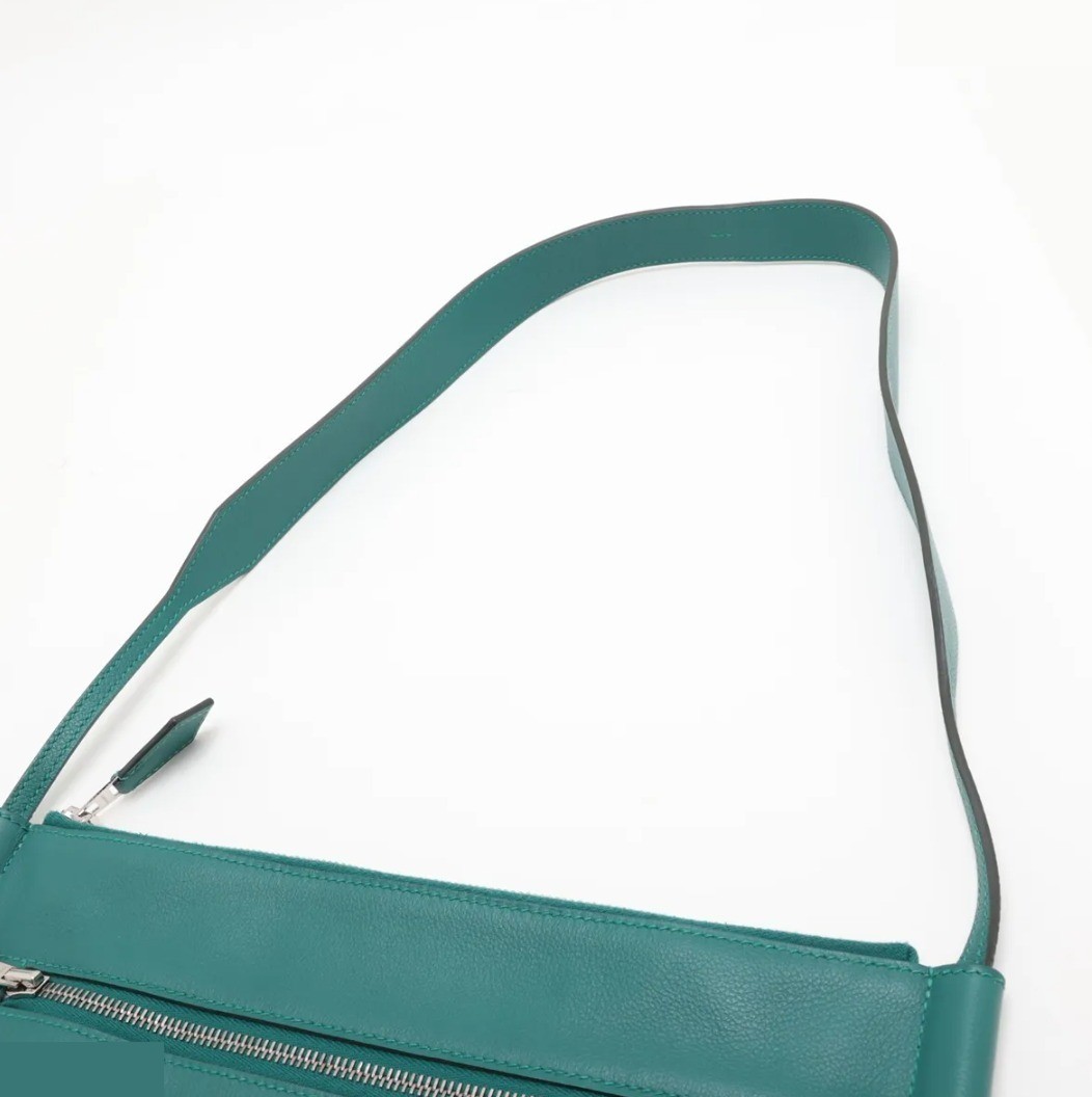 Unused, with original bag. UltraPlat GM Evercolor Vert Verone, silver hardware. — view 4