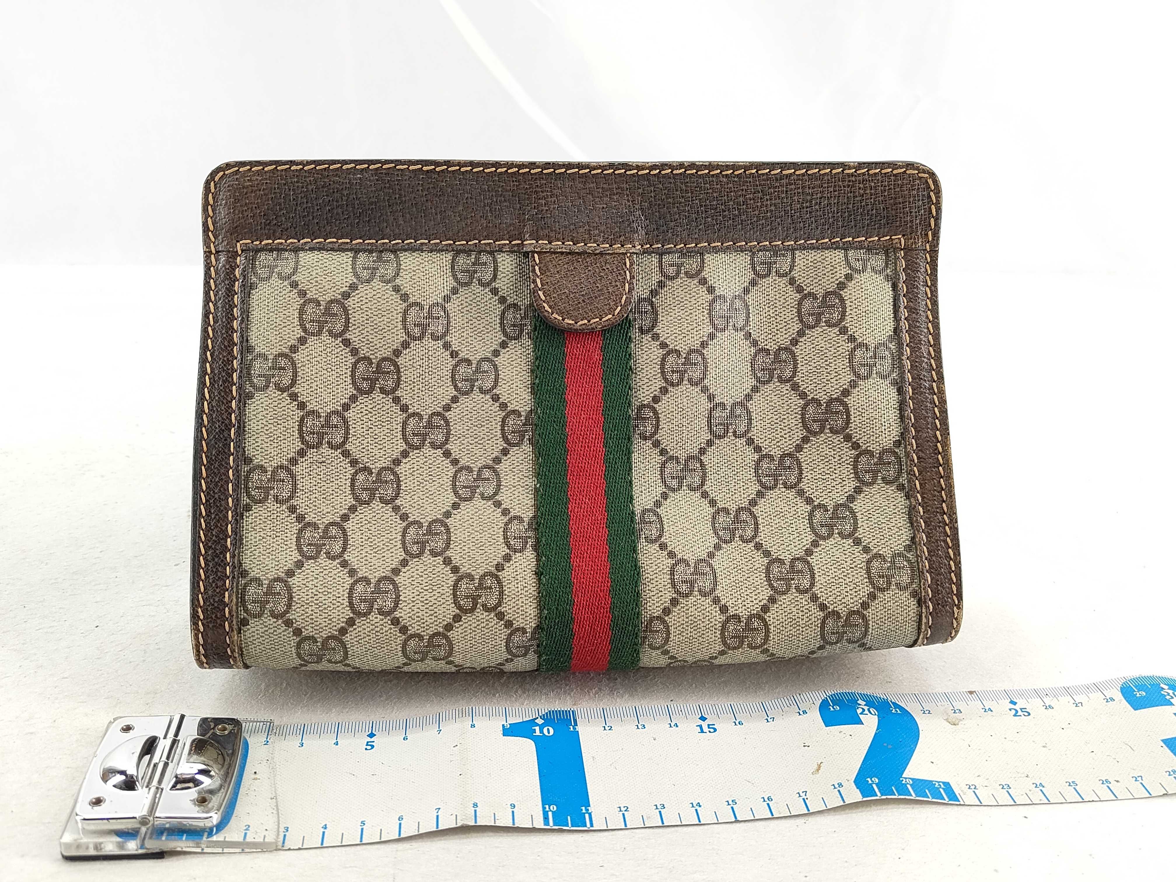 GG Supreme Gucci Sherry Clutch Bag — view 2