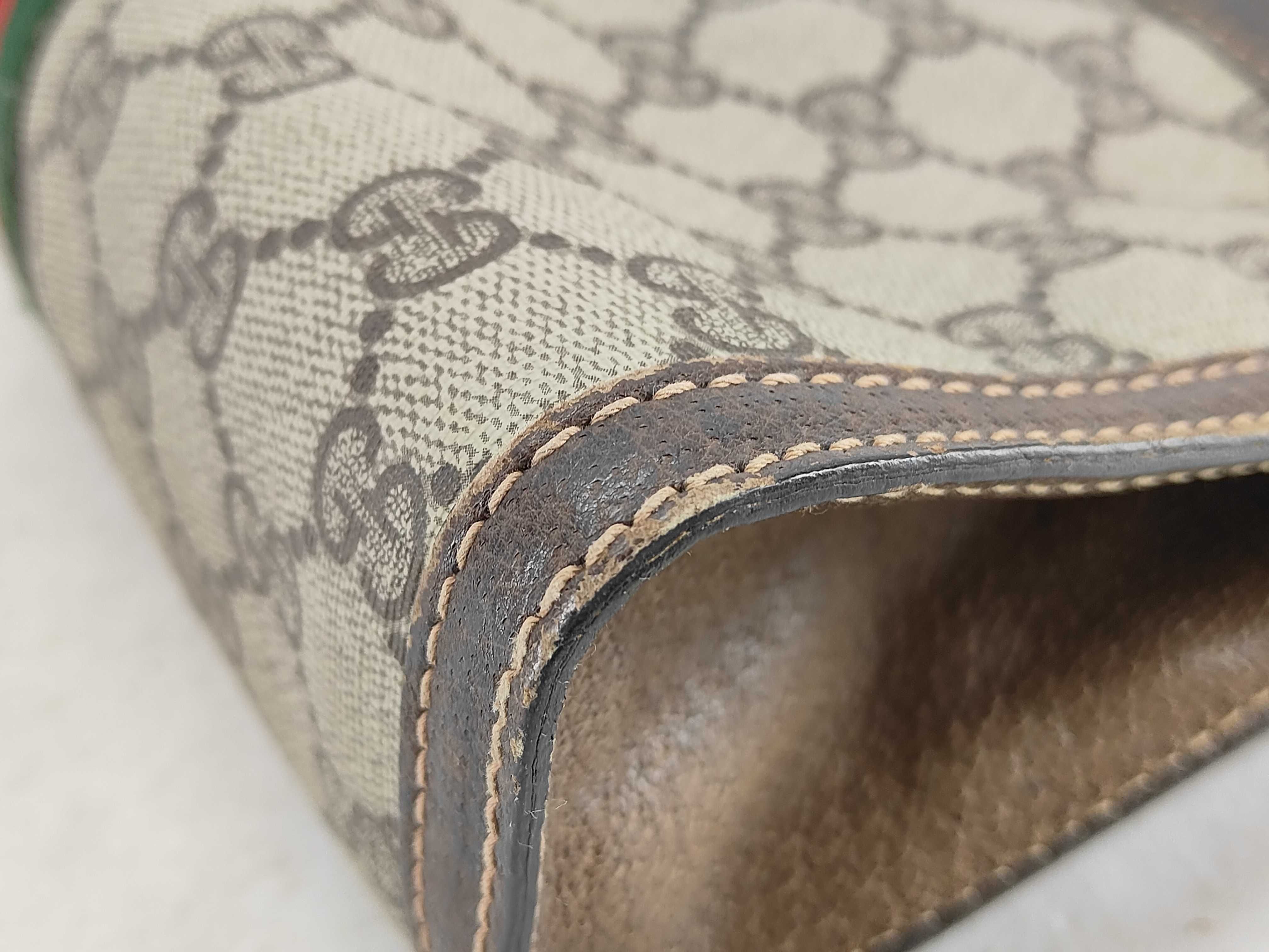 GG Supreme Gucci Sherry Clutch Bag — view 3