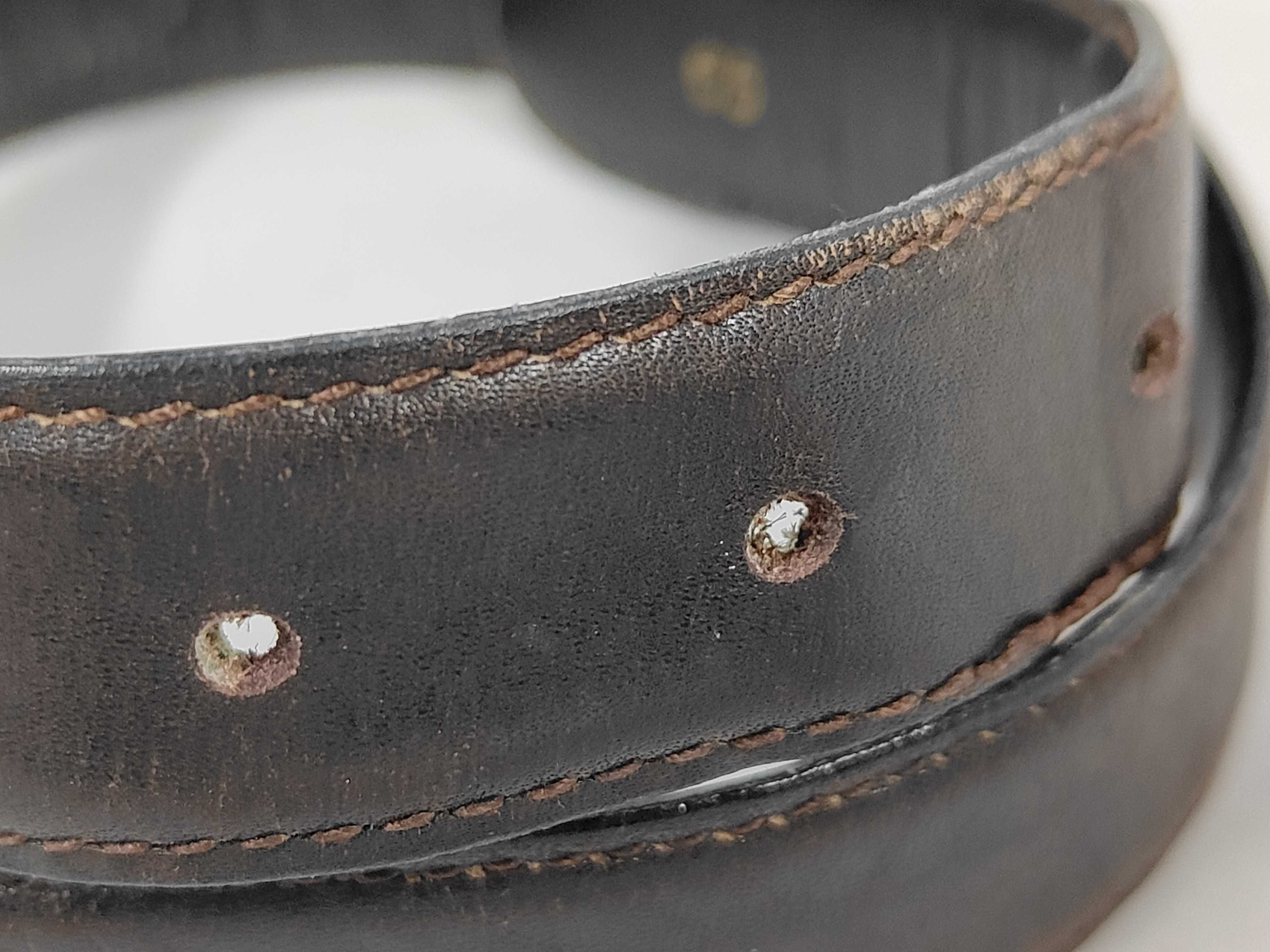 leather belt with carriage-style buckle. — view 5