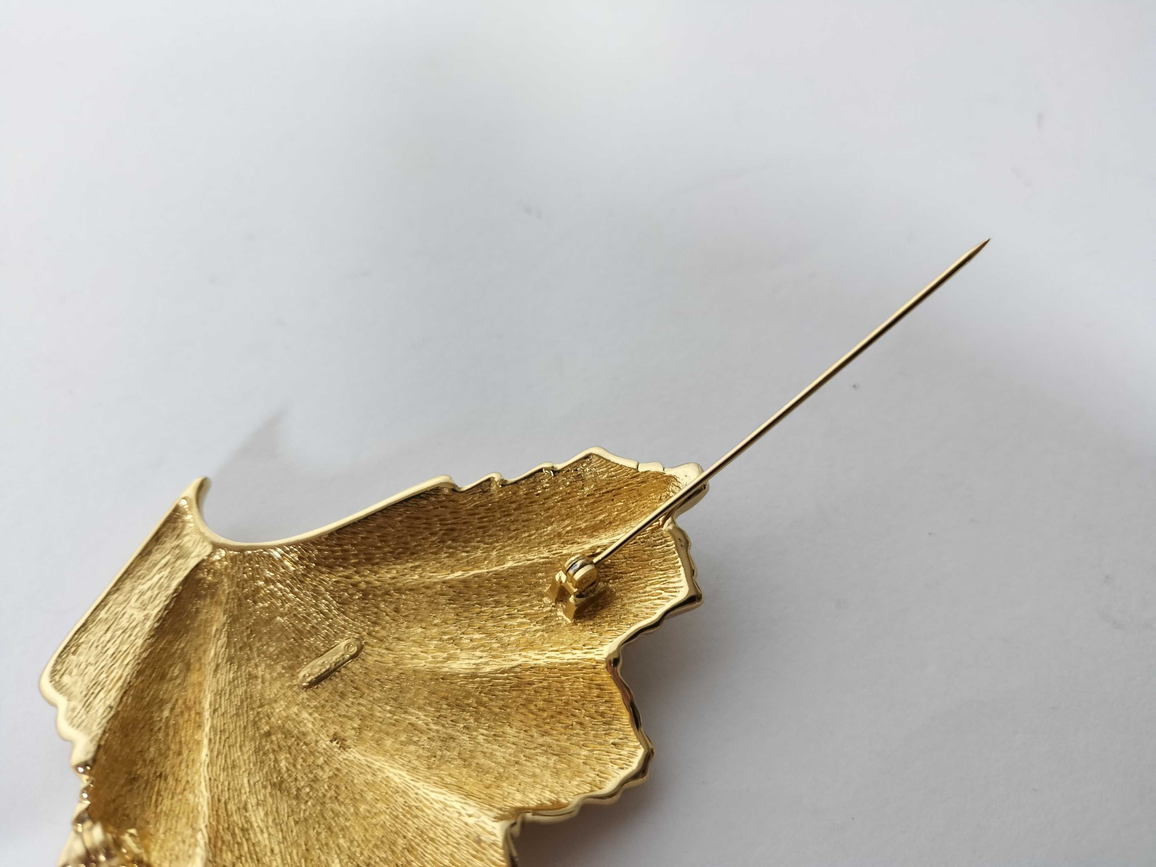 brooch, shell brooch — view 4