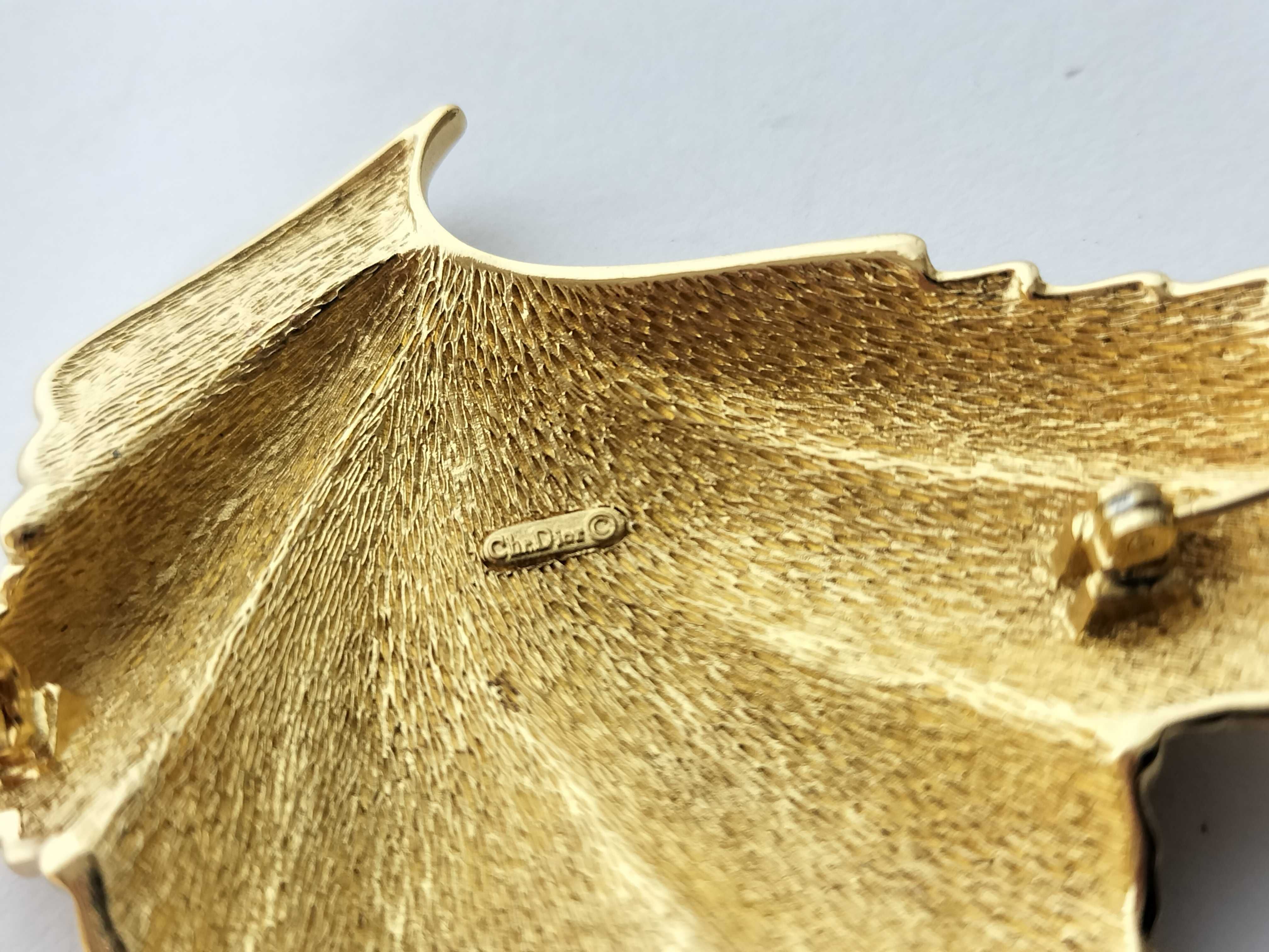 brooch, shell brooch — view 5