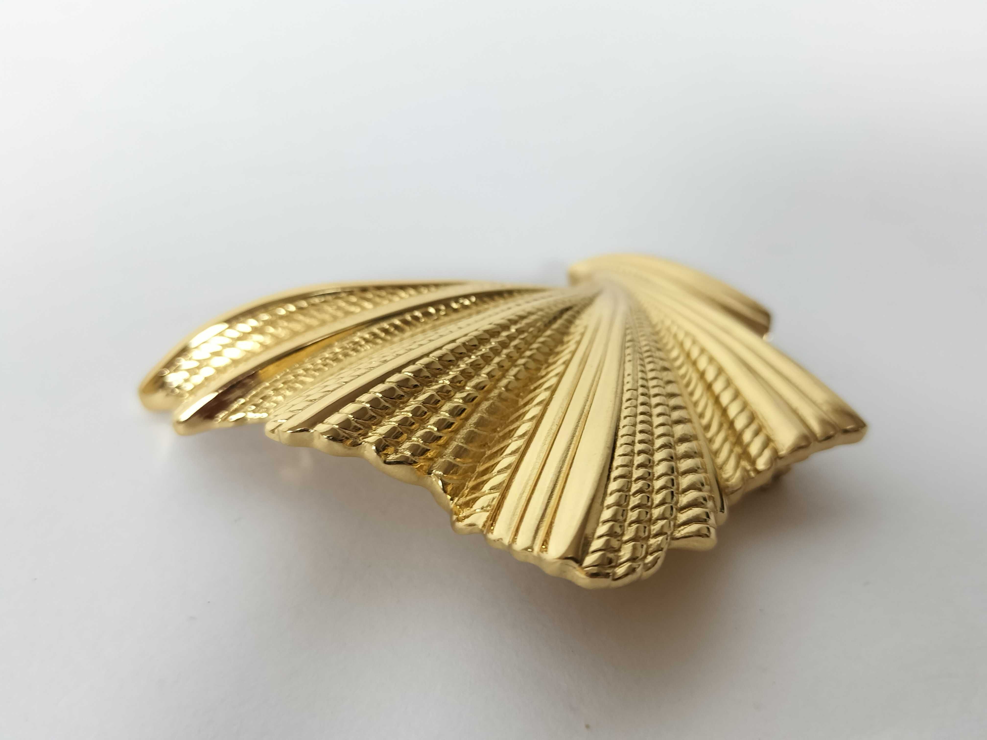 brooch, shell brooch — view 8