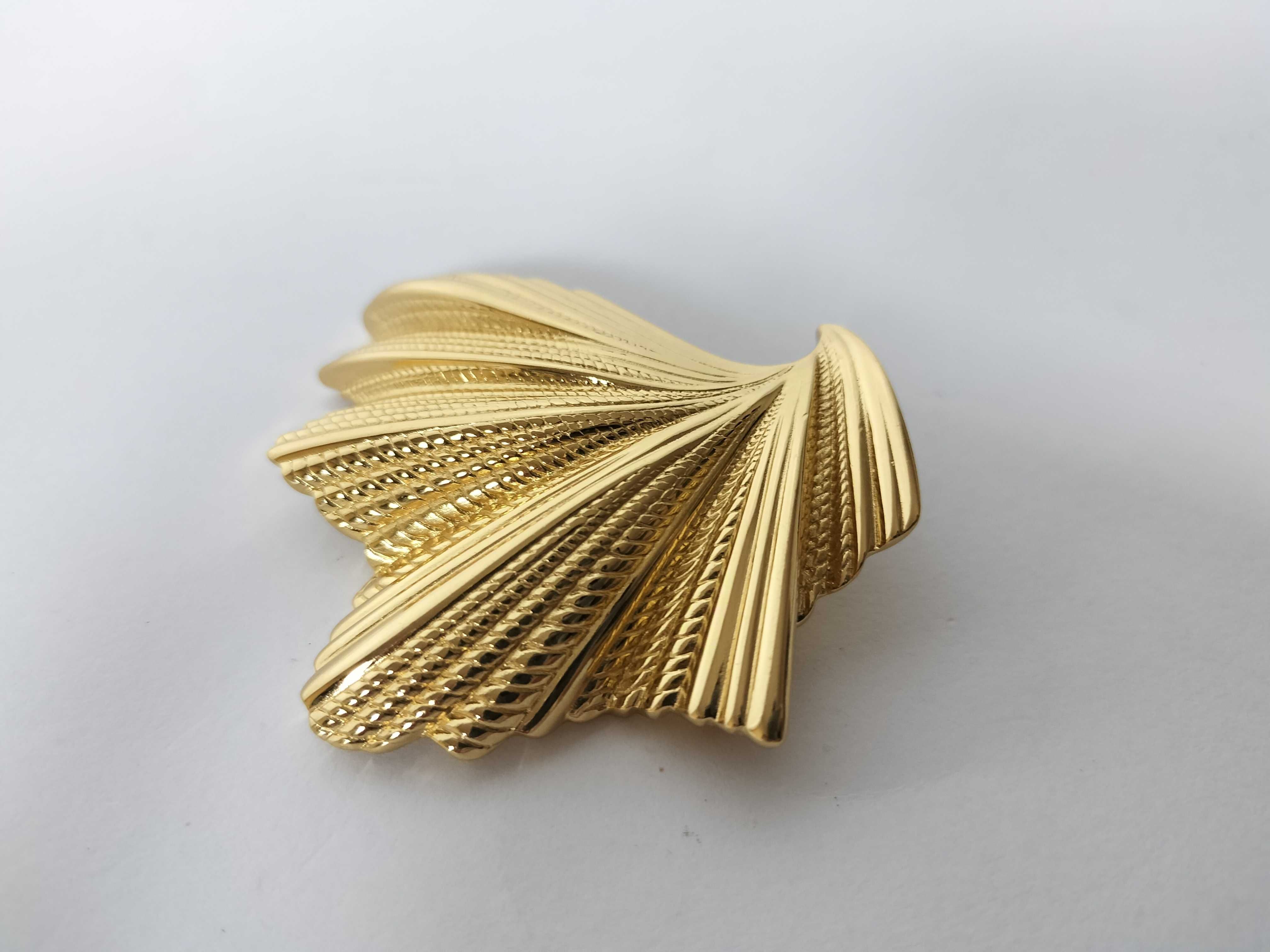 brooch, shell brooch — view 9