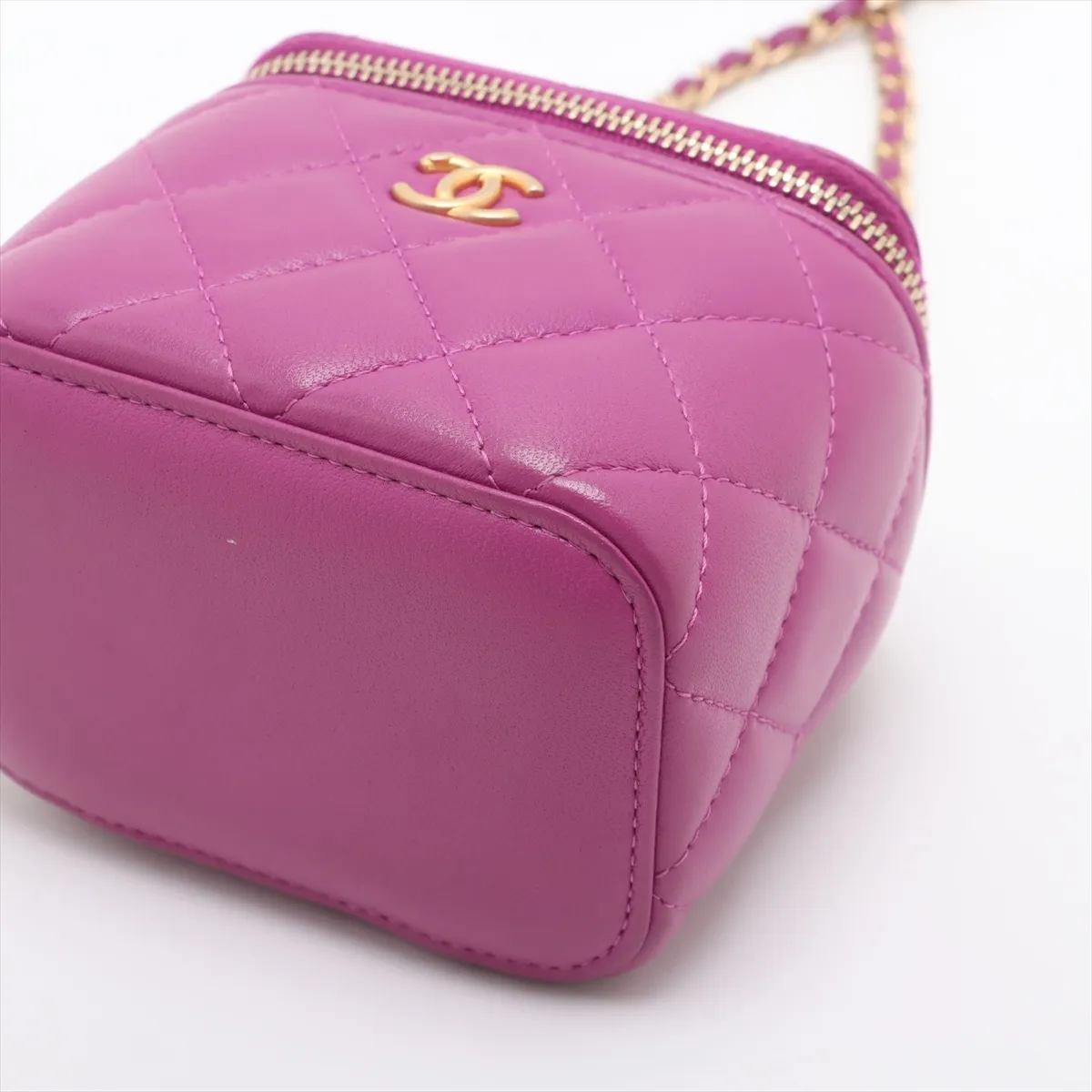 Matelasse Lambskin Chain Shoulder Bag Vanity Coco Ball Purple Gold Hardware 30865136 30s — view 3