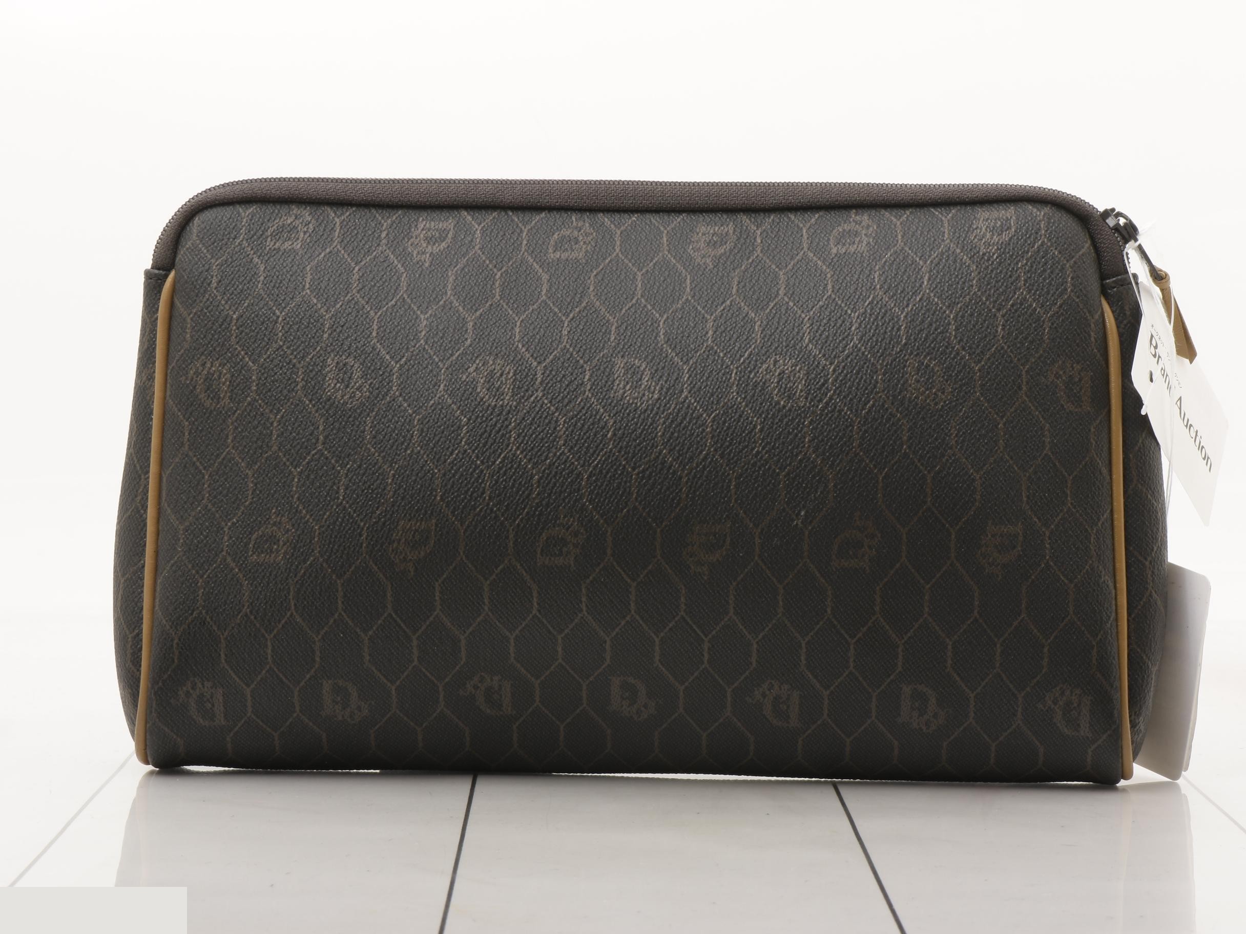 pouch — view 2